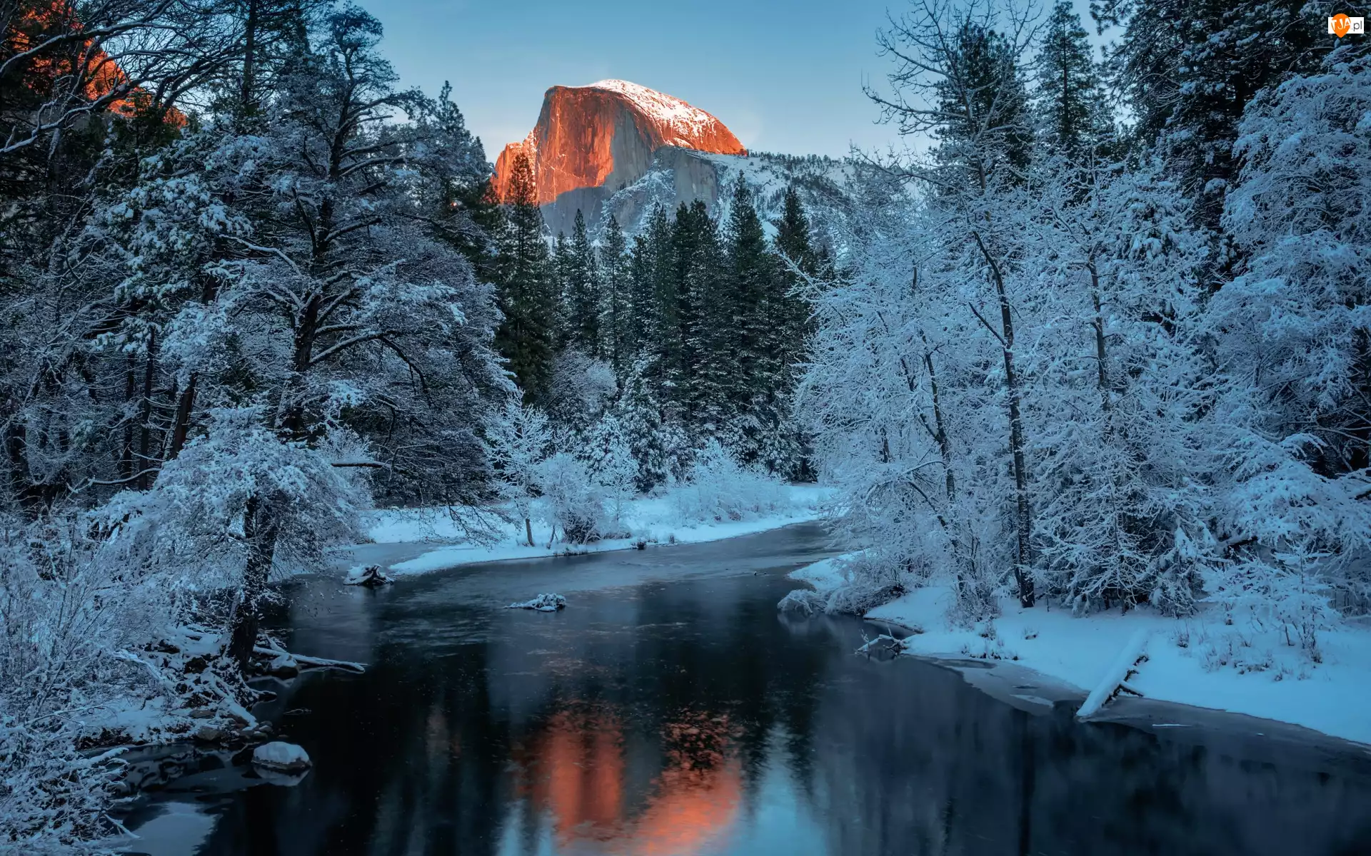 Góry, Zima, Rzeka, Park Narodowy Yosemite, Ośnieżone, Merced River, Stany Zjednoczone, Drzewa