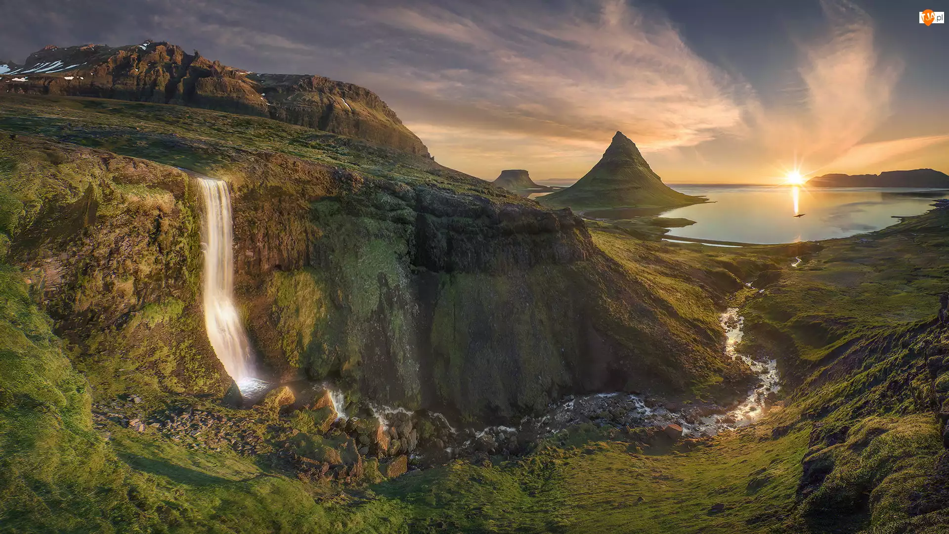 Rzeka, Góra Kirkjufell, Islandia, Wodospad, Półwysep Snafellsnes, Promienie słońca, Chmury