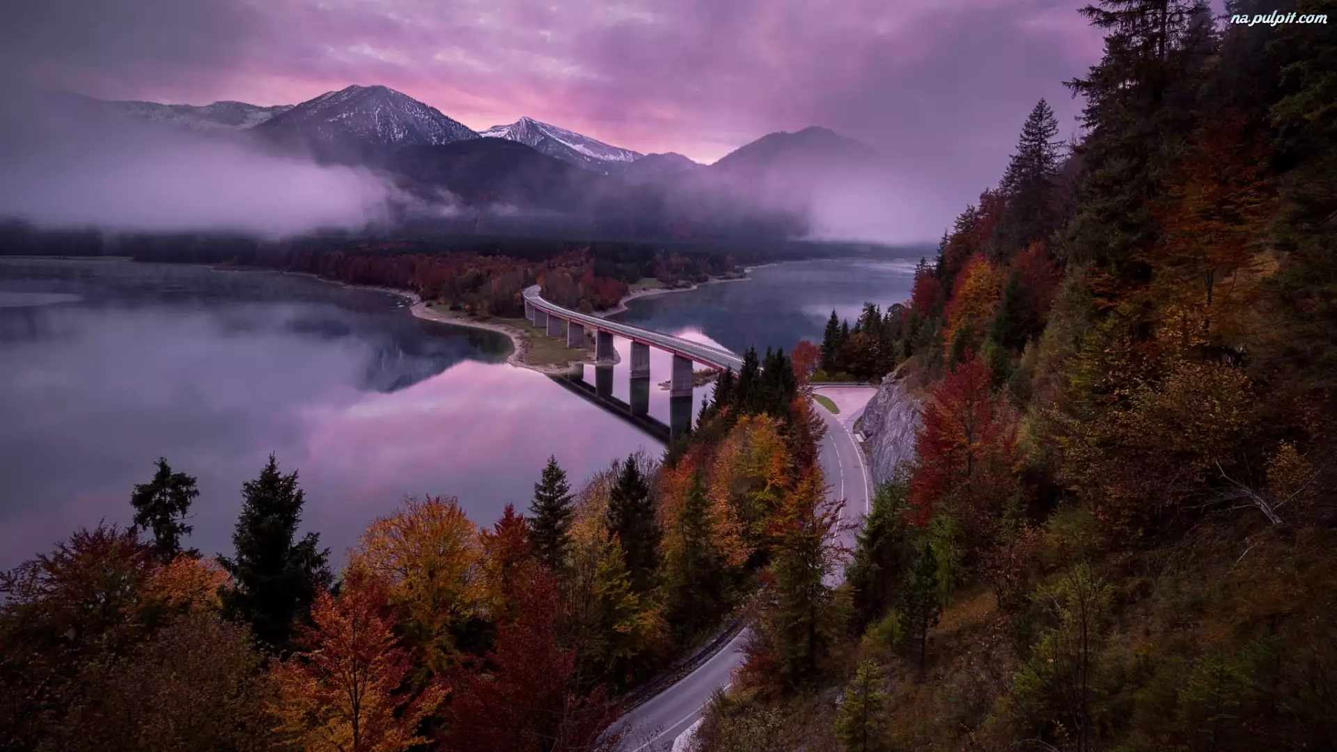 Mgła, Niemcy, Jezioro Sylvensteinsee, Drzewa, Bawaria, Most, Jesień, Góry