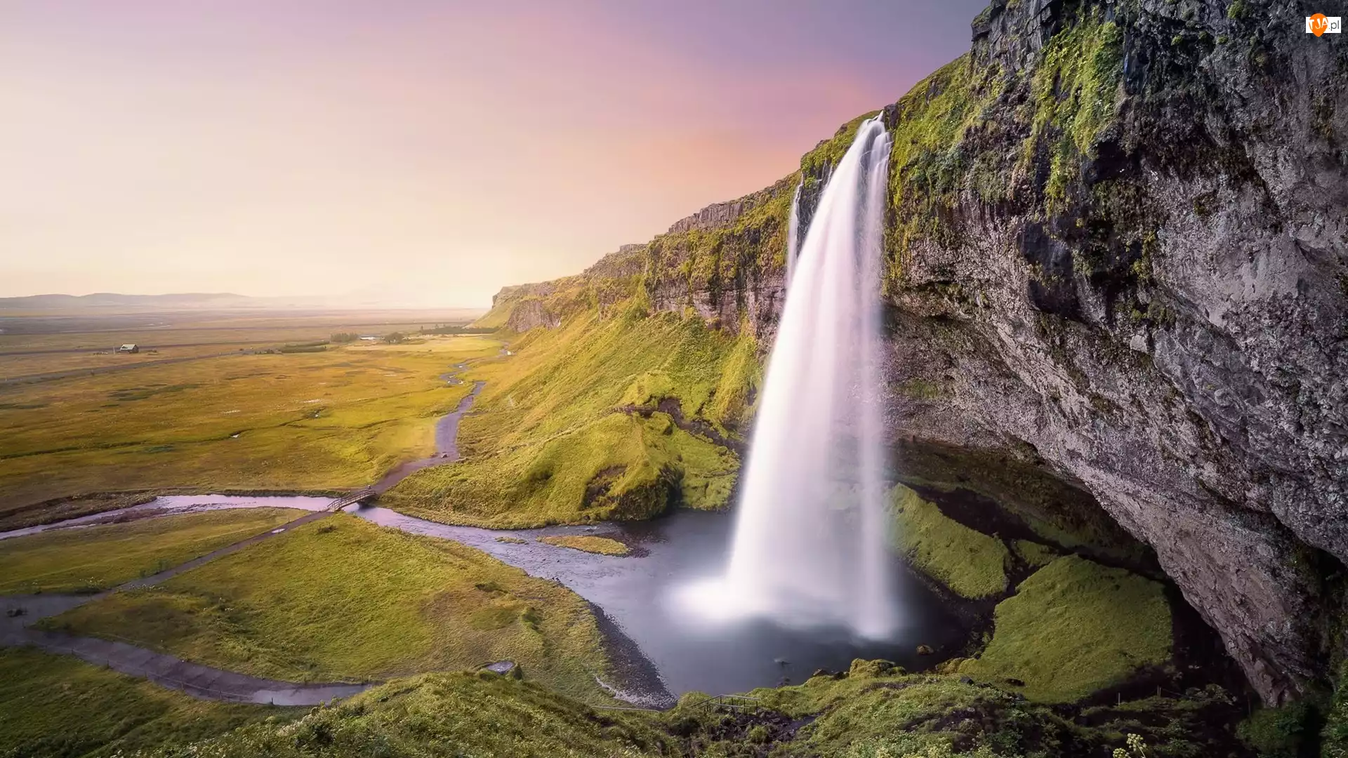 Islandia, Wodospad Seljalandsfoss, Rzeka Seljalandsa, Skały