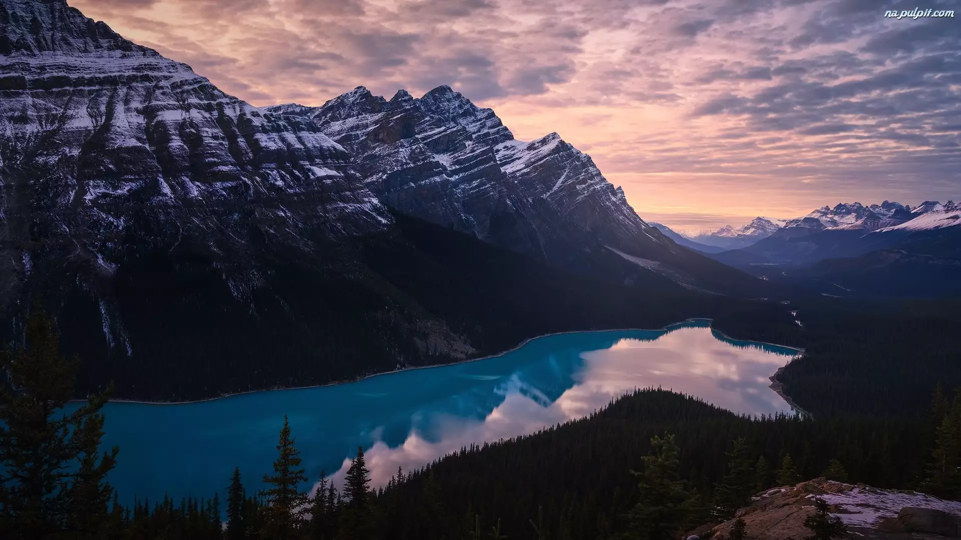Góry, Chmury, Lasy, Zachód słońca, Jezioro, Prowincja Alberta, Skały, Park Narodowy Banff, Drzewa, Peyto Lake, Kanada