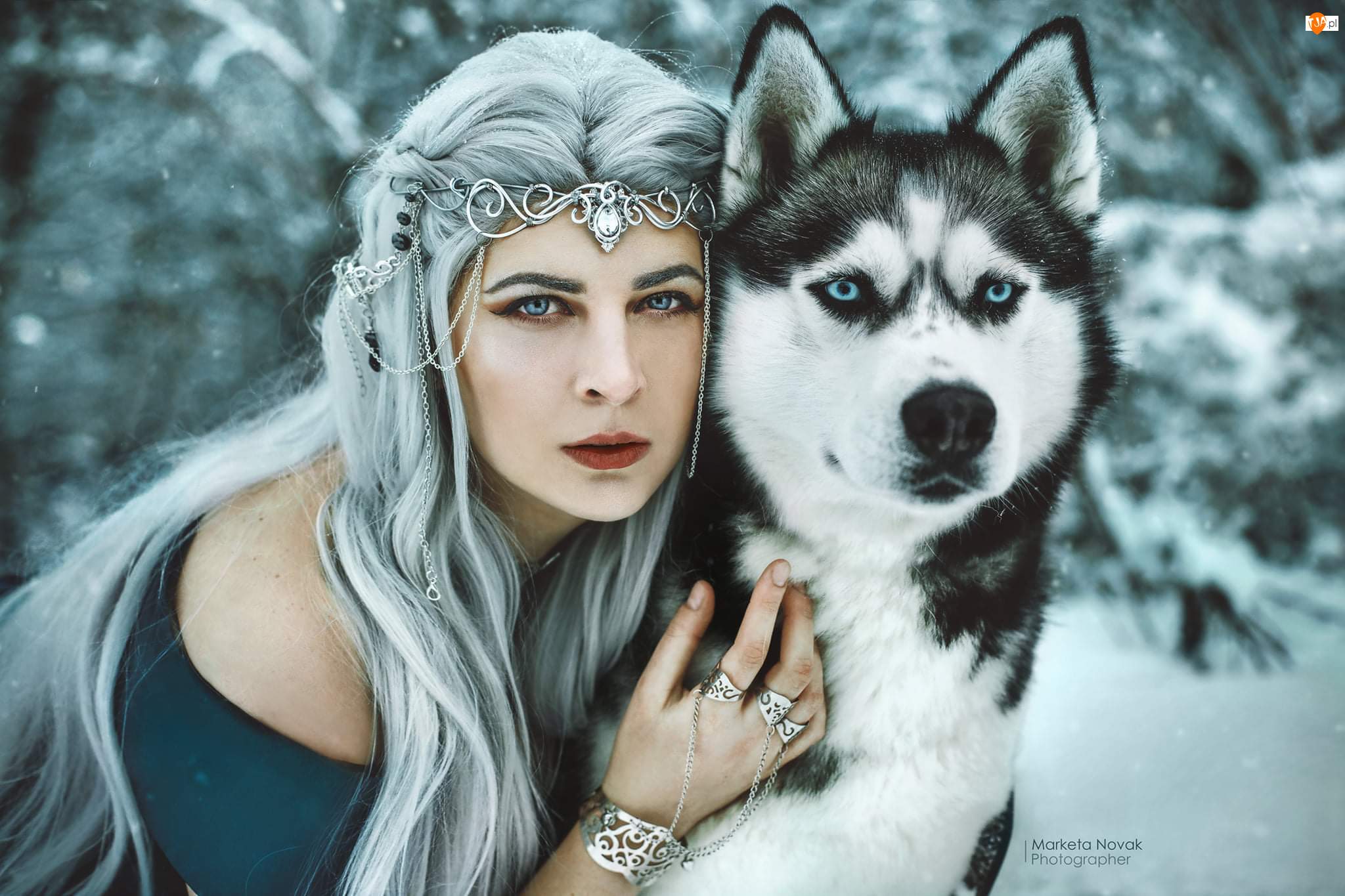 Pies, Kobieta, Włosy, Siberian husky, Długie, Biżuteria, Śnieg, Siwe
