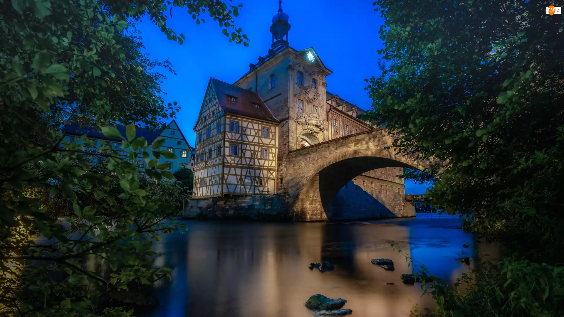 Most, Rzeka Regnitz, Niemcy, Drzewa, Bawaria, Bamberg, Stary Ratusz