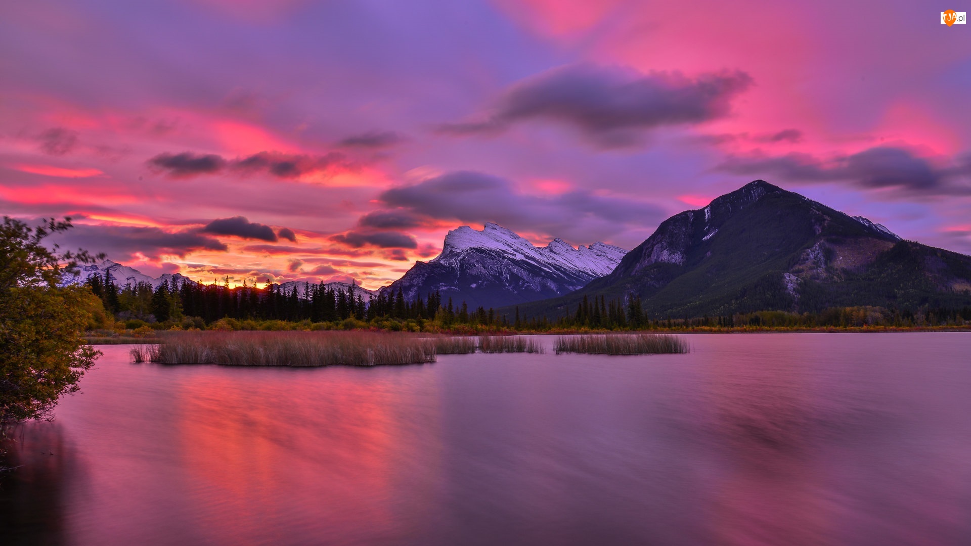Vermilion Lake, Niebo, Park Narodowy Banff, Drzewa, Canadian Rockies, Prowincja Alberta, Kolorowe, Góry, Odbicie, Jezioro, Kanada