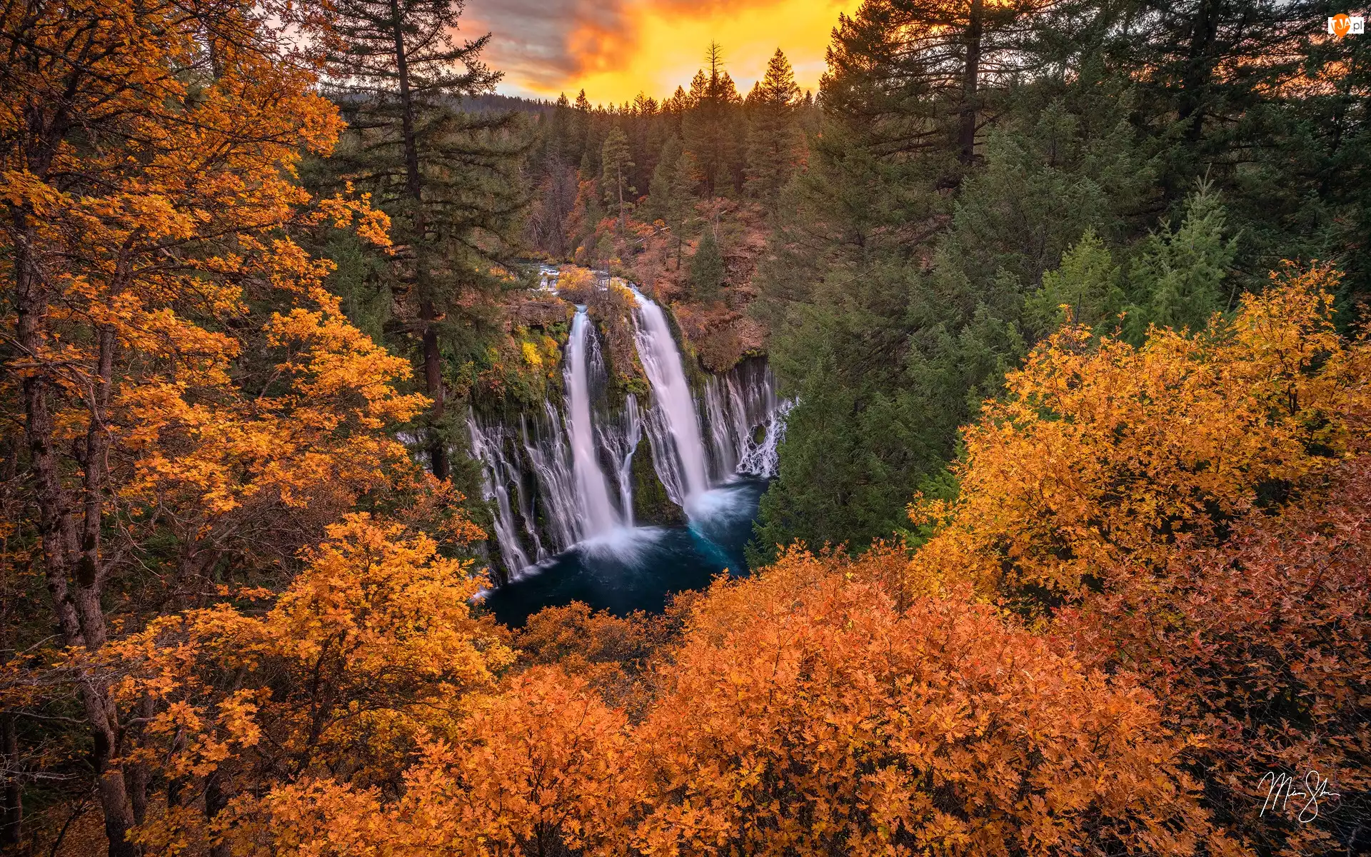 Burney Falls, Jesień, Stany Zjednoczone, Wodospad, Kalifornia, Park Stanowy McArthur Burney Falls, Drzewa