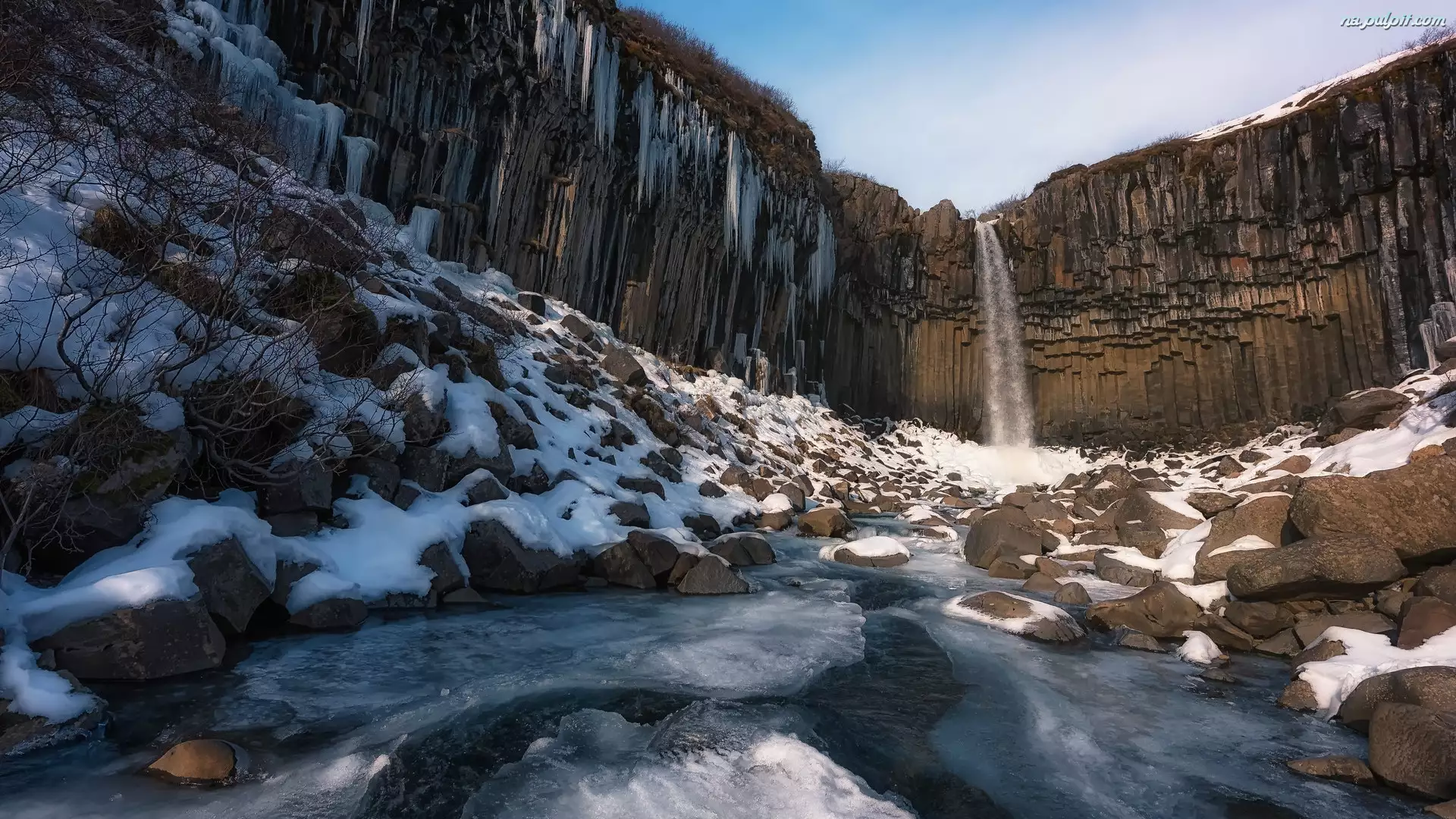 Skaftafell, Wodospad Svartifoss, Islandia, Park Narodowy Vatnajokull, Kamienie, Skały, Śnieg