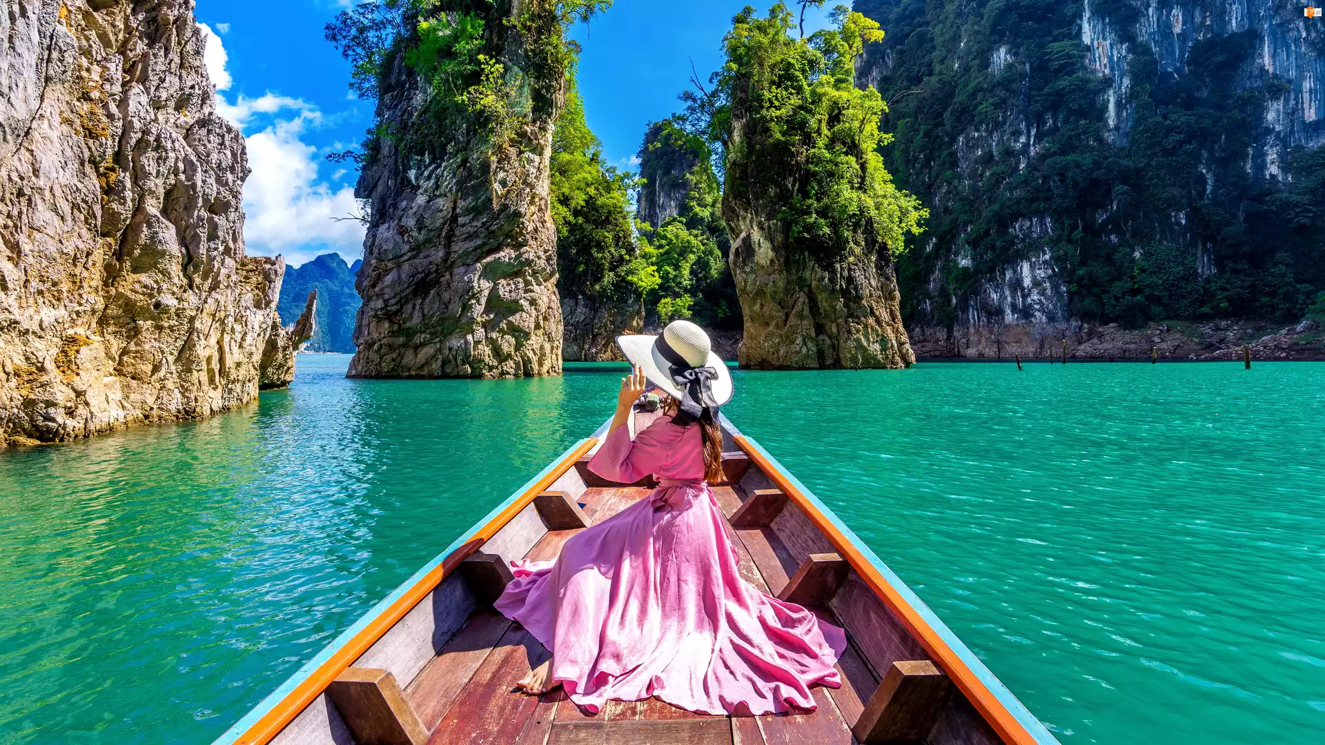 Kapelusz, Park Narodowy Khao Sok, Jezioro Ratchaprapha, Drzewa, Różowa, Prowincja Surat Thani, Łódka, Kobieta, Skały, Sukienka, Tajlandia