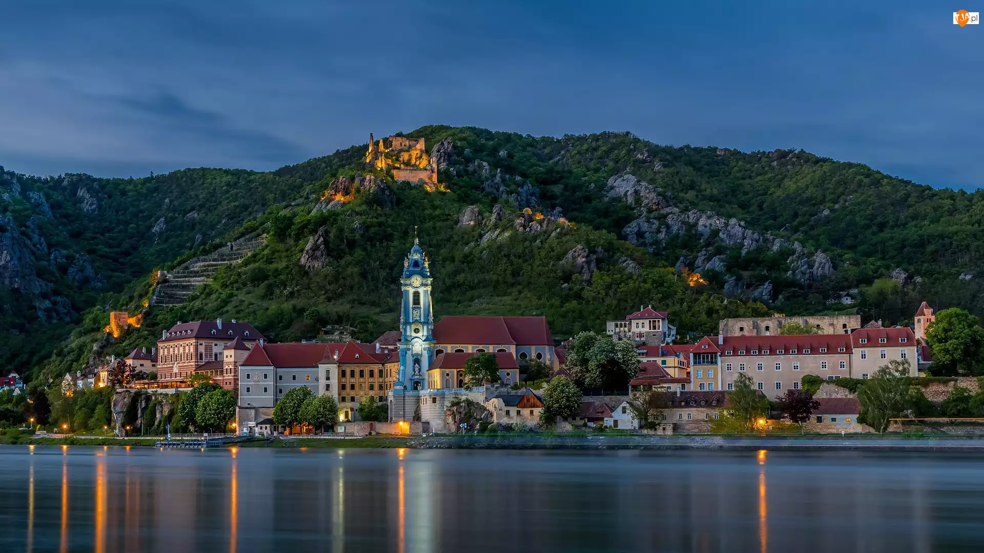 Austria, Rzeka Dunaj, Durnstein, Kościół, Klasztor, Budowle, Domy, Góry, Drzewa