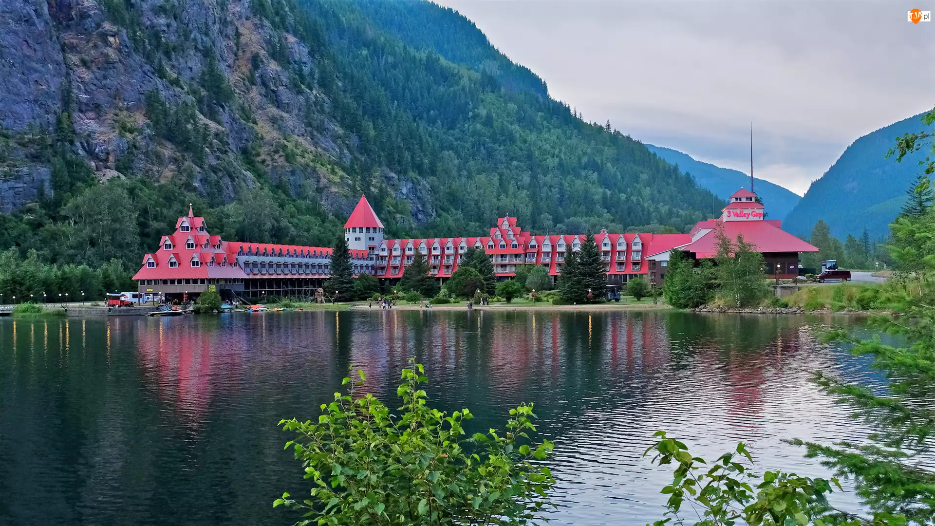 Revelstoke, Kanada, Jezioro, Hotel Three Valley Lake Chateau, Góry, Three Valley Lake