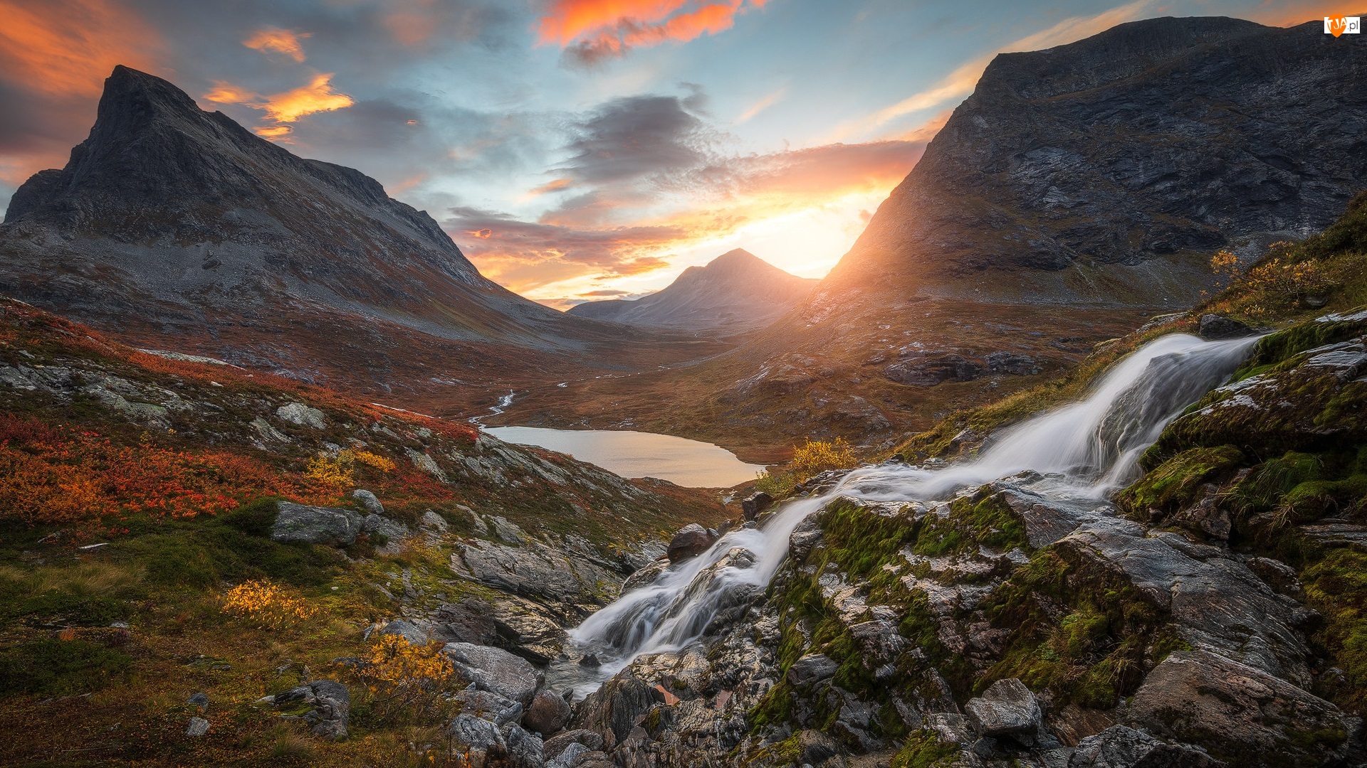 Dolina, Romsdalen, Norwegia, Góry, Skały, Potok, Jezioro