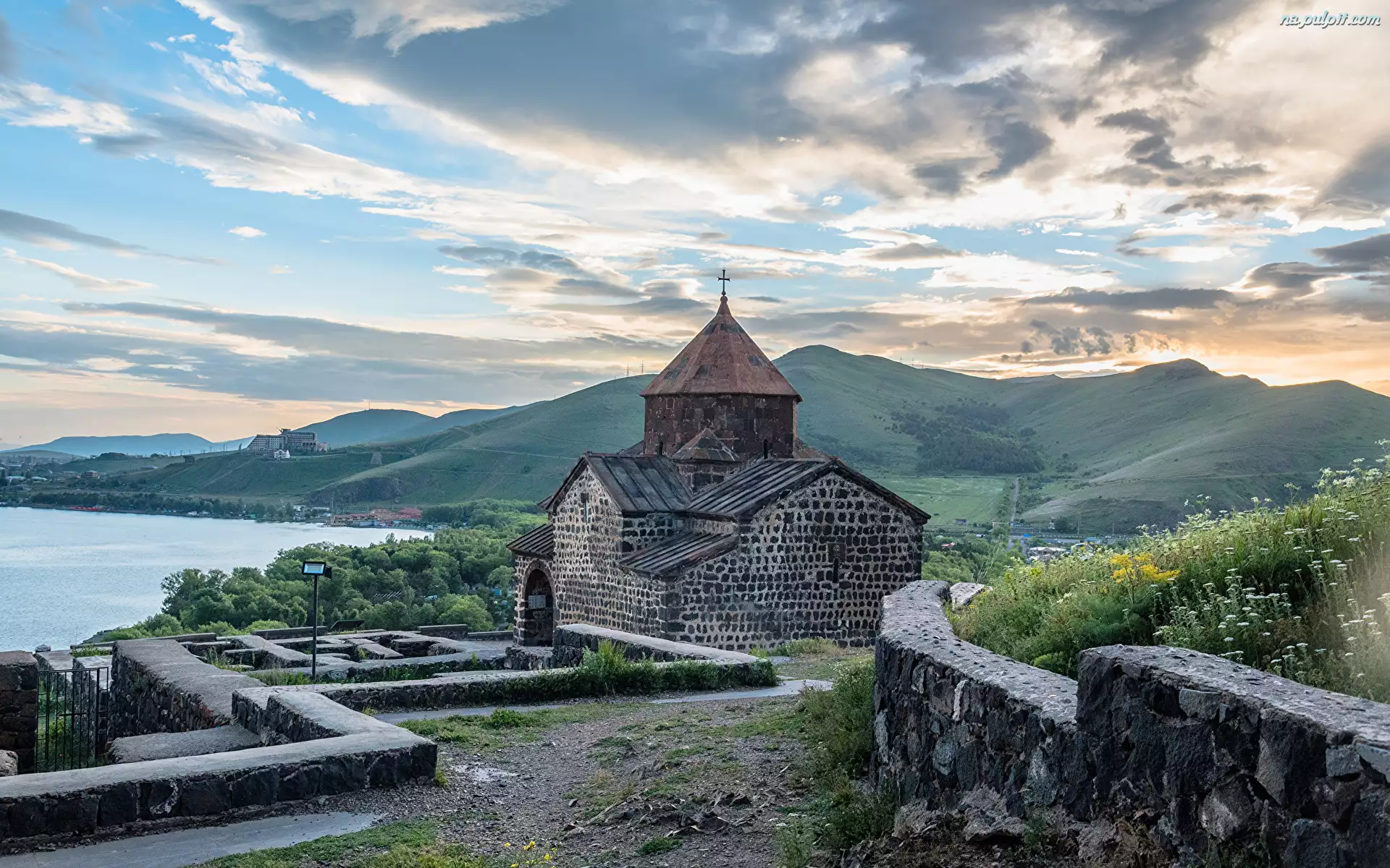 Niebo, Armenia, Klasztor Sewanawank, Chmury, Sewan, Góry, Mur, Kościół