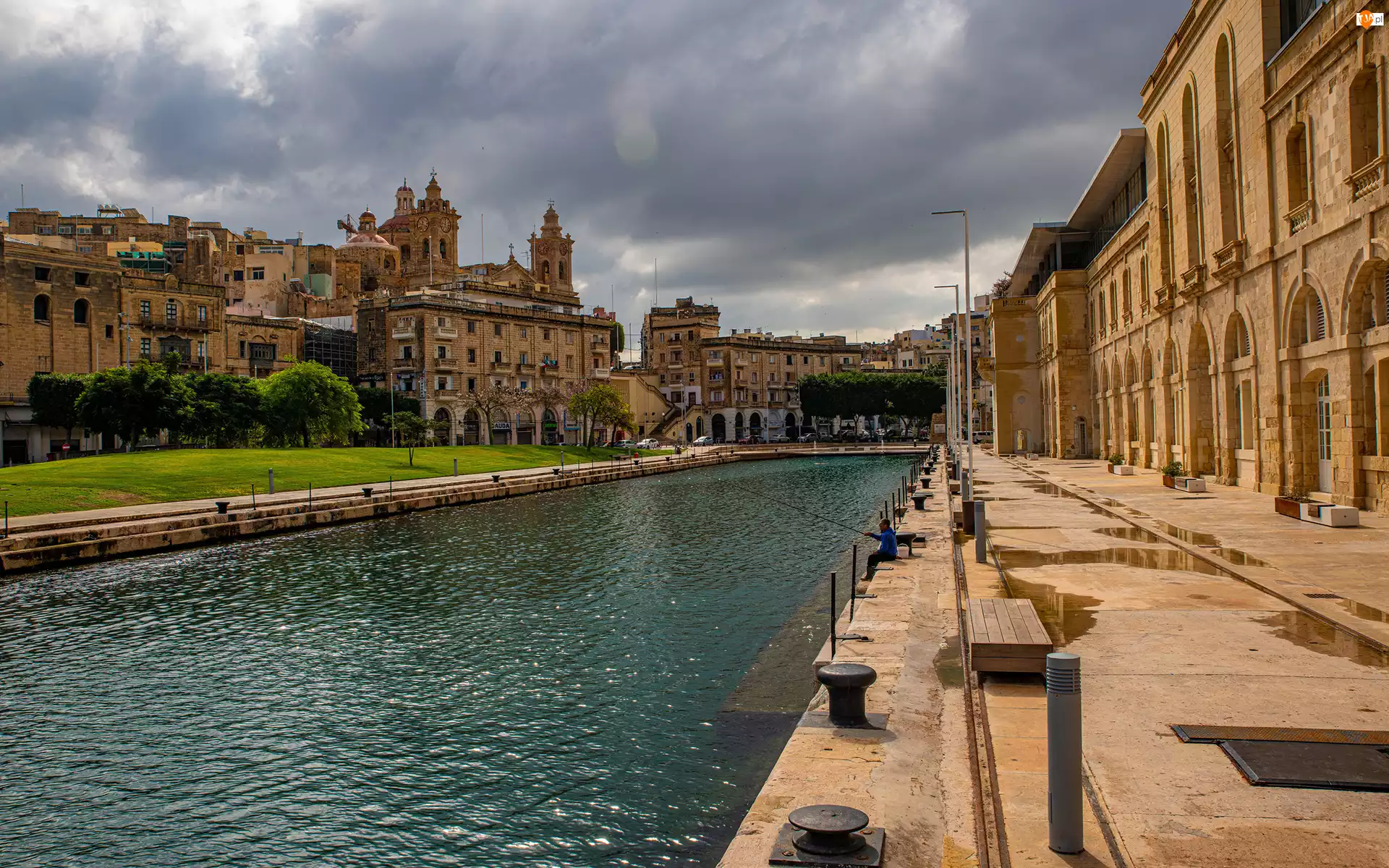 Kanał wodny, Kościół Niepokalanego Poczęcia, Bormla, Malta, Domy
