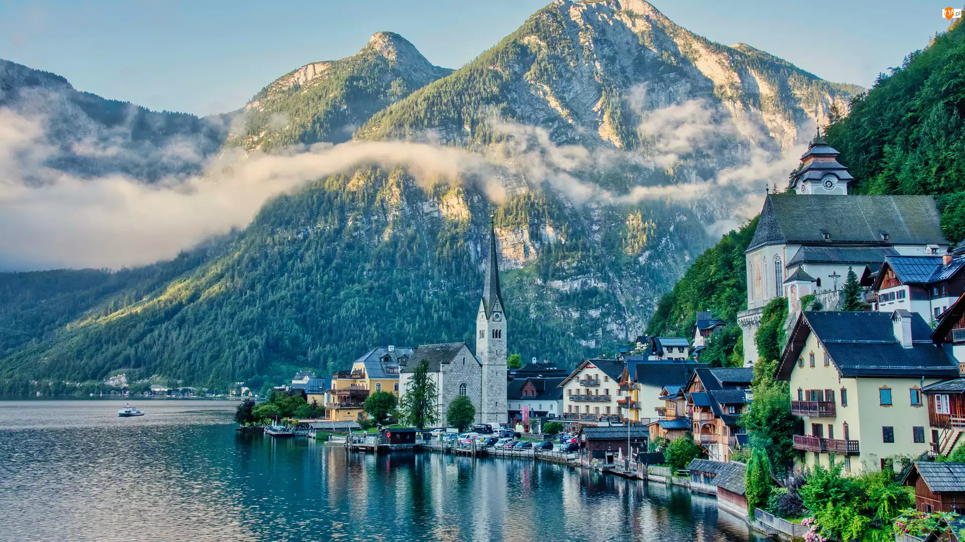 Mgła, Austria, Góry, Domy, Hallstatt, Alpy Salzburskie, Kościół, Jezioro Hallstattersee