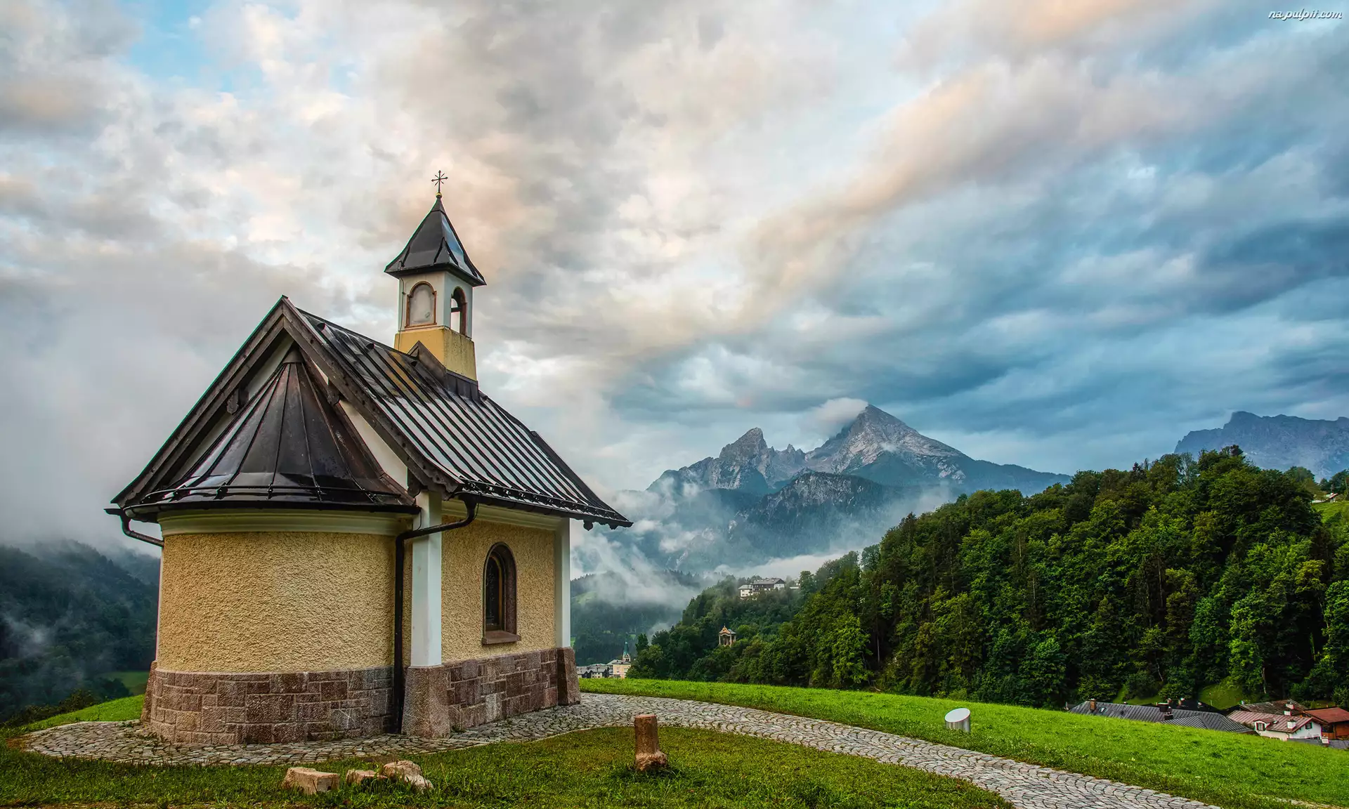 Niemcy, Chmury, Berchtesgaden, Kirchleitn Kapelle, Alpy, Góry, Drzewa, Lasy, Kapliczka, Bawaria