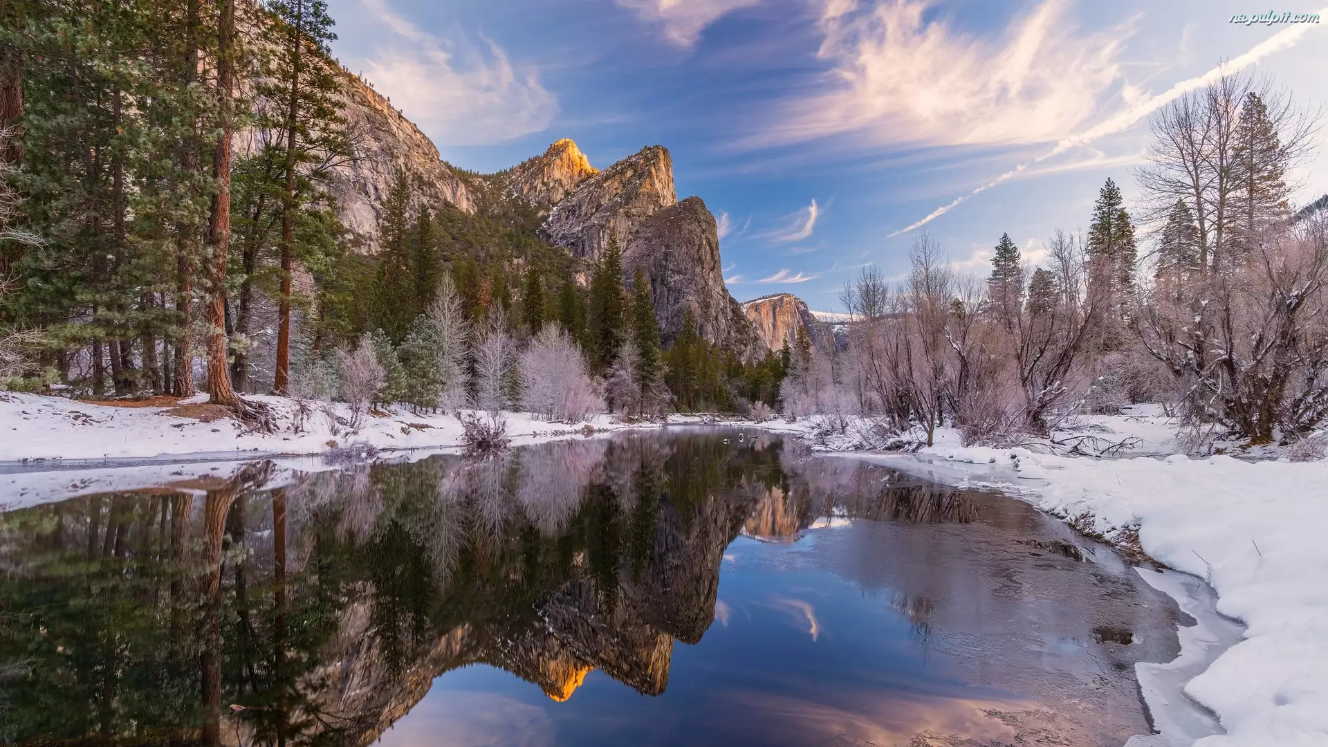 Stany Zjednoczone, Odbicie, Park Narodowy Yosemite, Drzewa, Góry, Zima, Merced River, Rzeka, Śnieg, Kalifornia