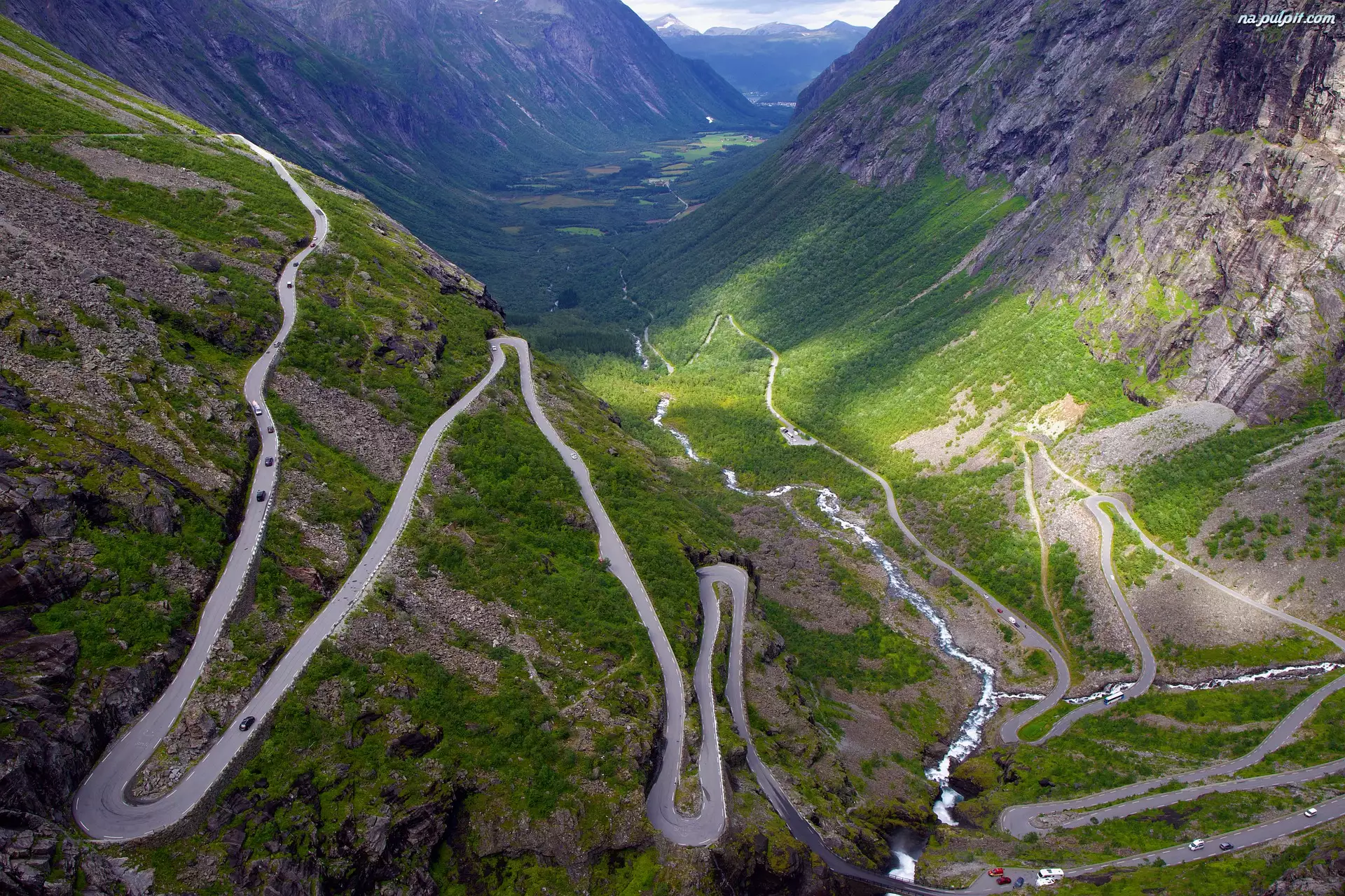 Drogi, Droga Trolli, Norwegia, Góry, Gmina Rauma, Dolina Romsdalen, Wąwóz