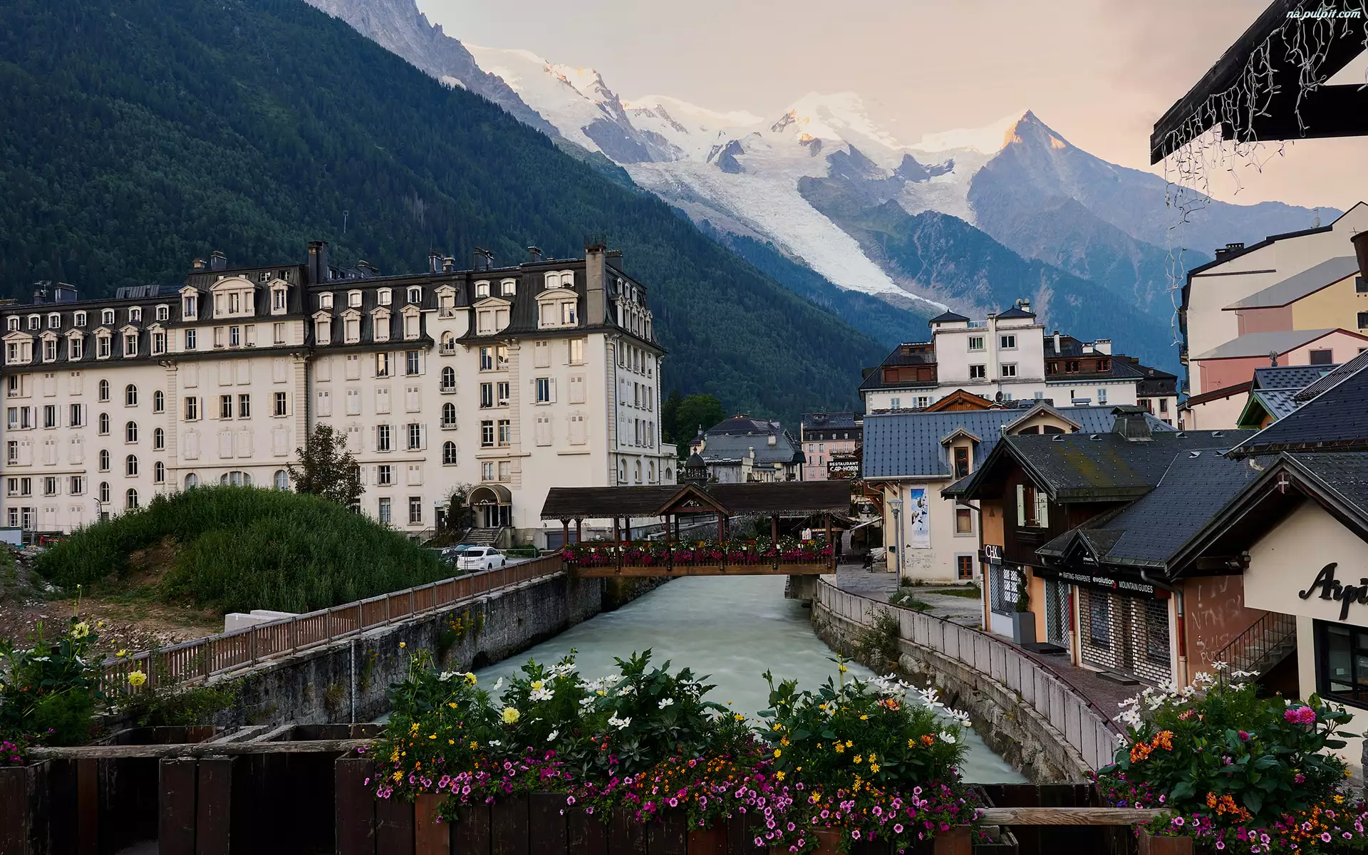 Chamonix Mont Blanc, Góry, Kanał wodny, Francja, Domy, Muzeum historii lokalnej, Alpy