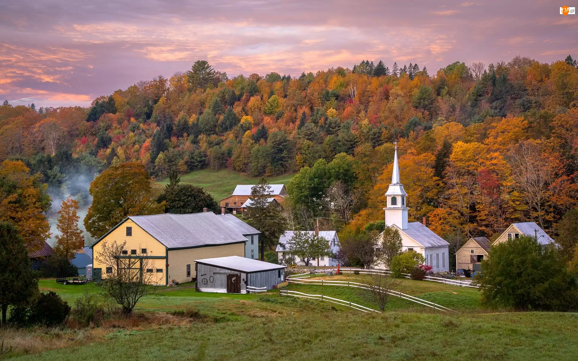Stany Zjednoczone, East Cornith, Vermont, Drzewa, Jesień, Domy, Kościół, Wioska, Las