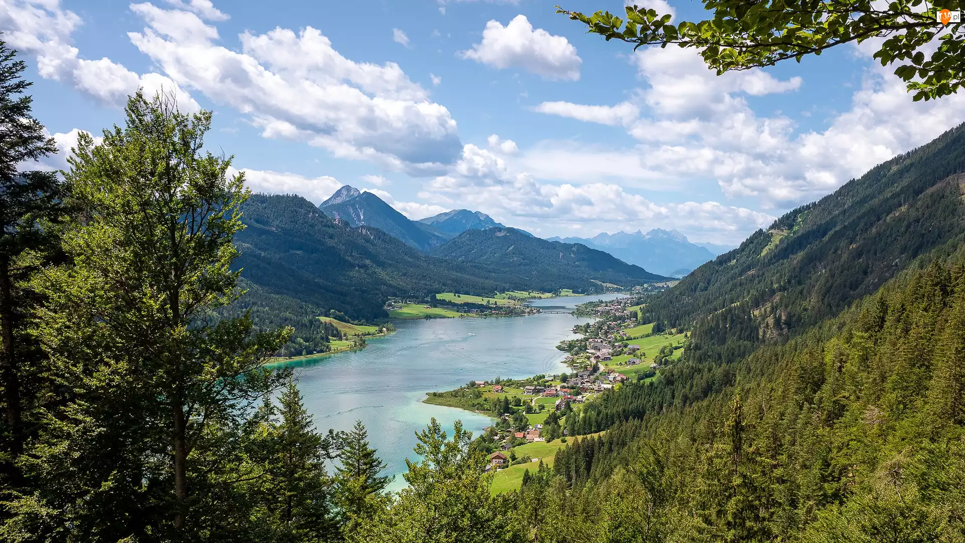 Domy, Austria, Jezioro Weissensee, Góry, Drzewa