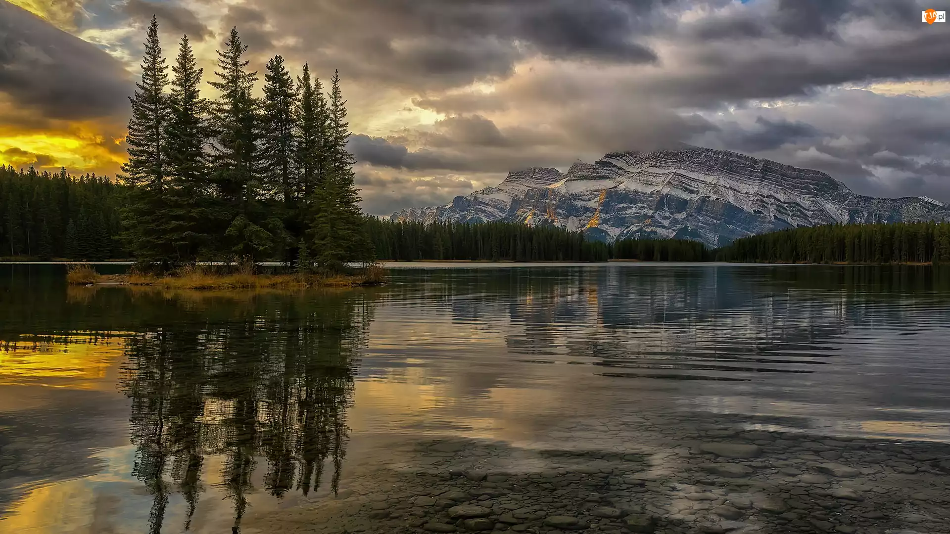 Park Narodowy Banff, Góry, Two Jack Lake, Prowincja Alberta, Mount Rundle, Drzewa, Kanada, Jezioro