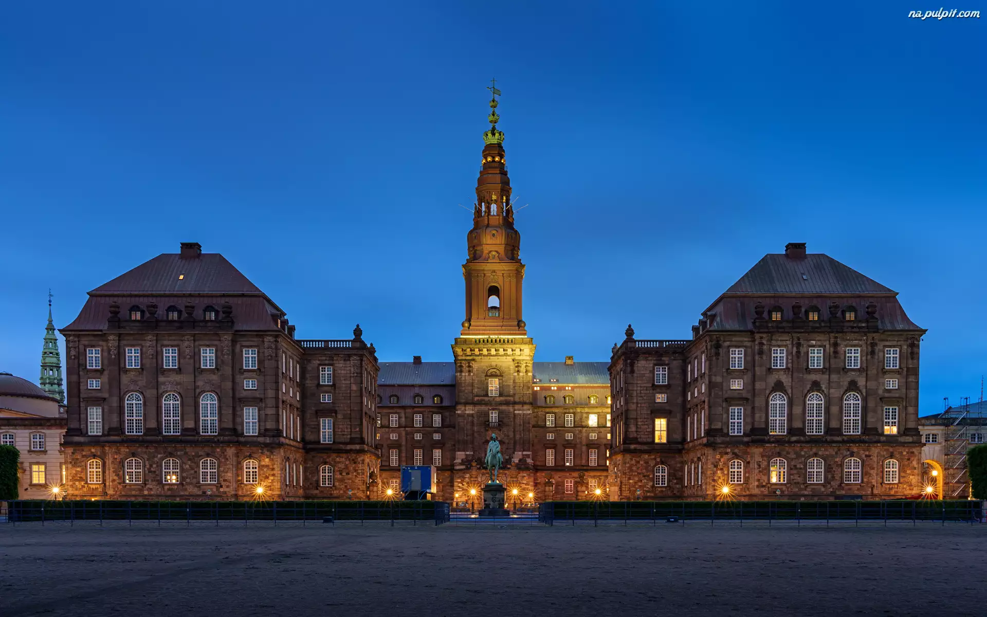 Kopenhaga, Wyspa Slottsholmen, Światła, Dania, Noc, Wieża, Zamek Christiansborg