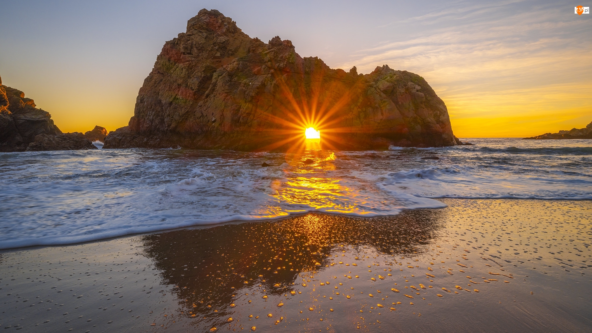 Stany Zjednoczone, Keyhole Arch, Kalifornia, Wybrzeże, Big Sur, Morze, Promienie słońca, Skały, Pfeiffer Beach
