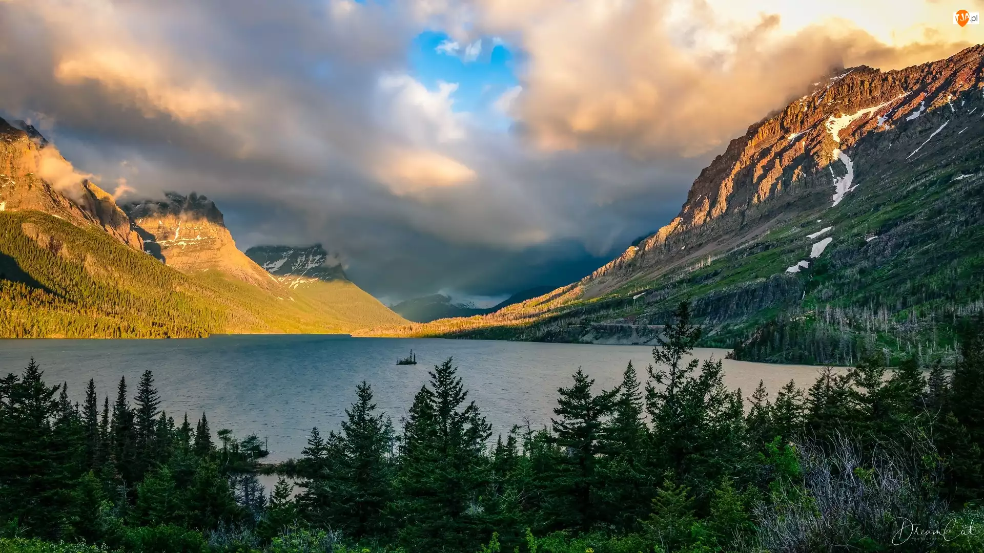 Jezioro, Saint Mary Lake, Kanada, Góry, Park Narodowy Glacier, Chmury, Drzewa