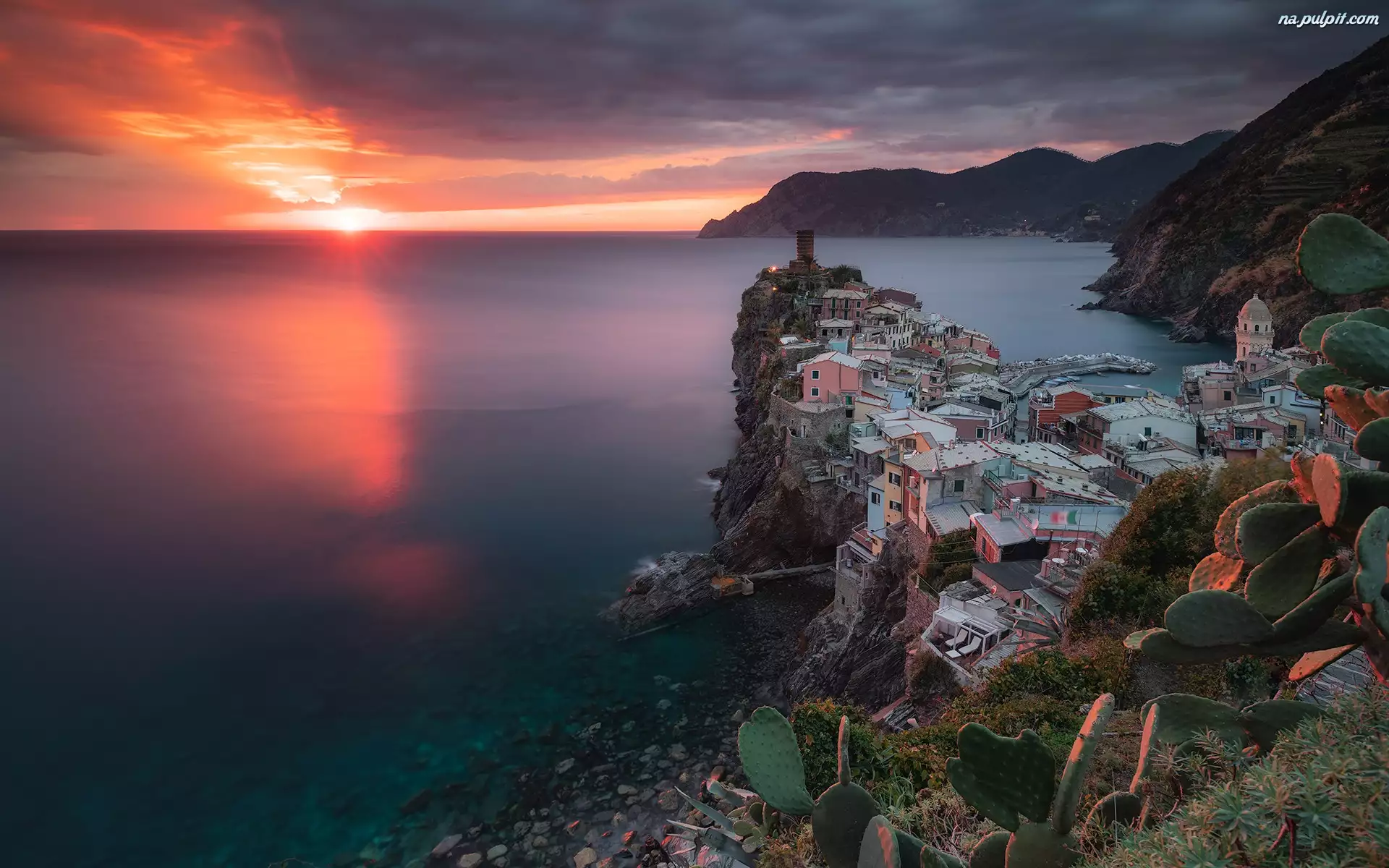 Domy, Włochy, Wybrzeże, Zachód słońca, Liguria, Morze, Chmury, Vernazza