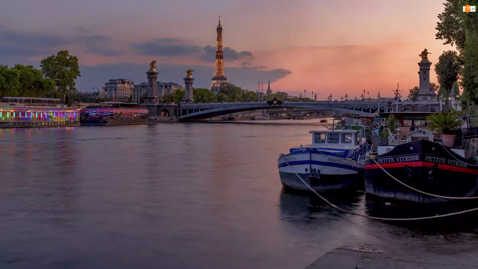 Łódki, Rzeka Sekwana, Wieża Eiffla, Francja, Most Aleksandra III, Paryż