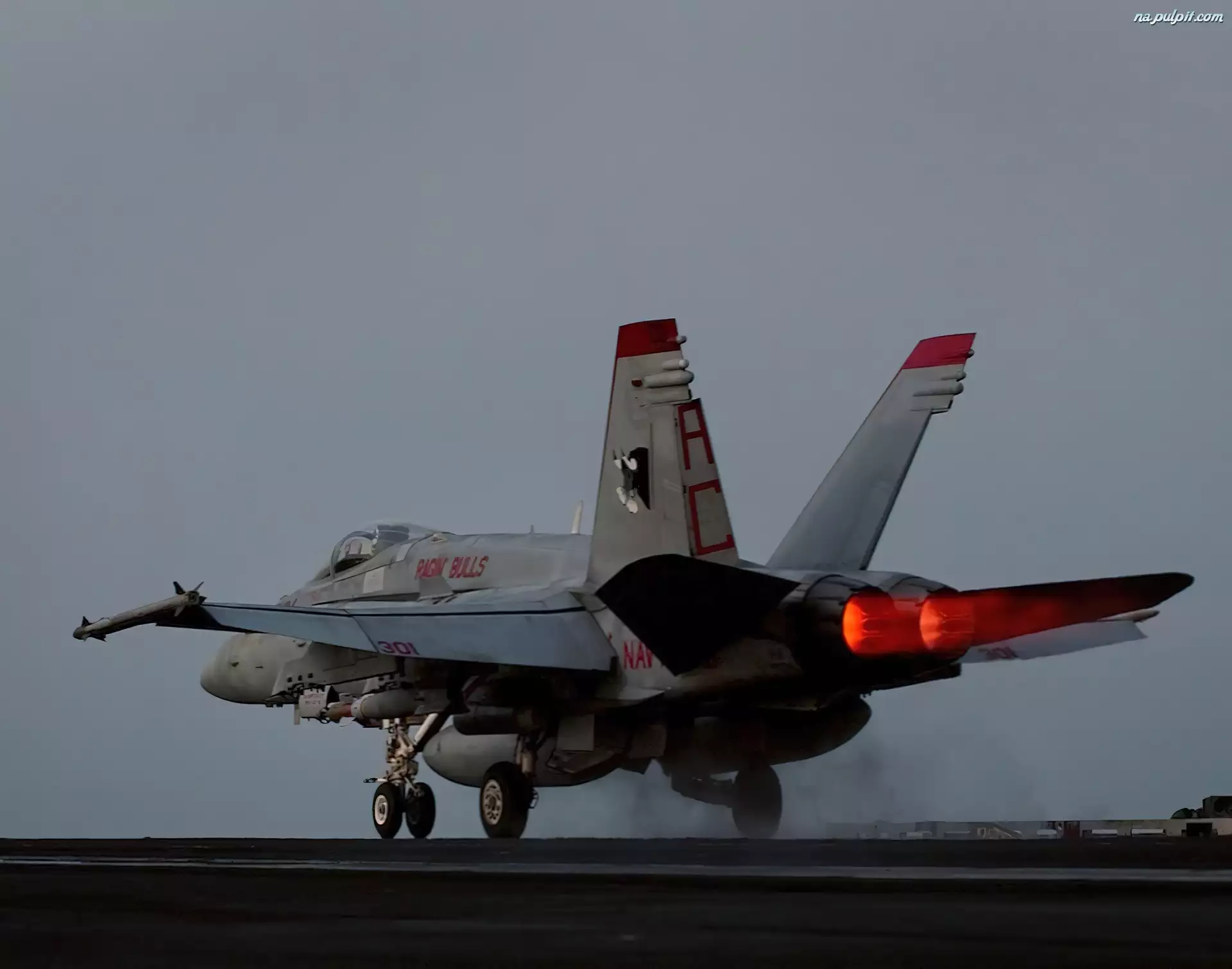 Dopalacze, F/A-18, Hornet