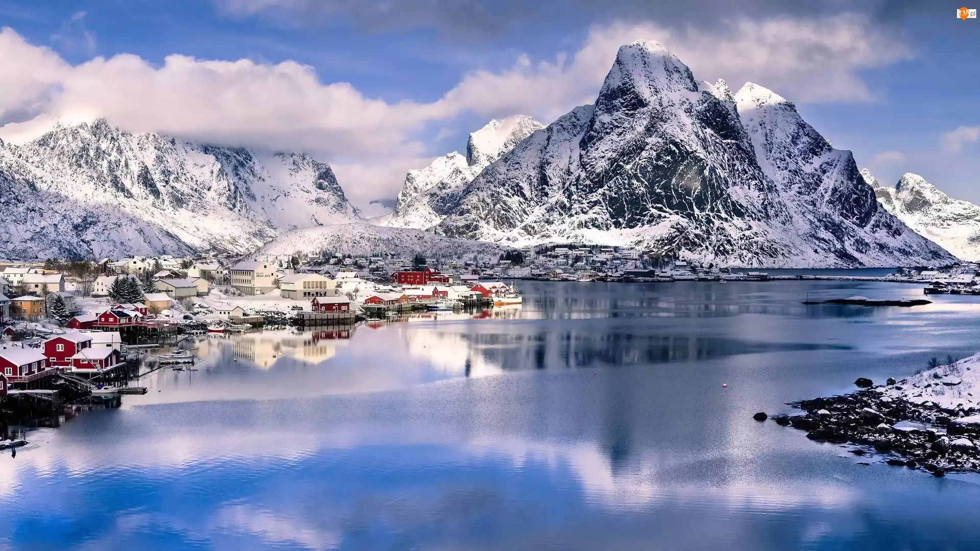 Jezioro, Góry, Norwegia, Domy, Zima, Chmury