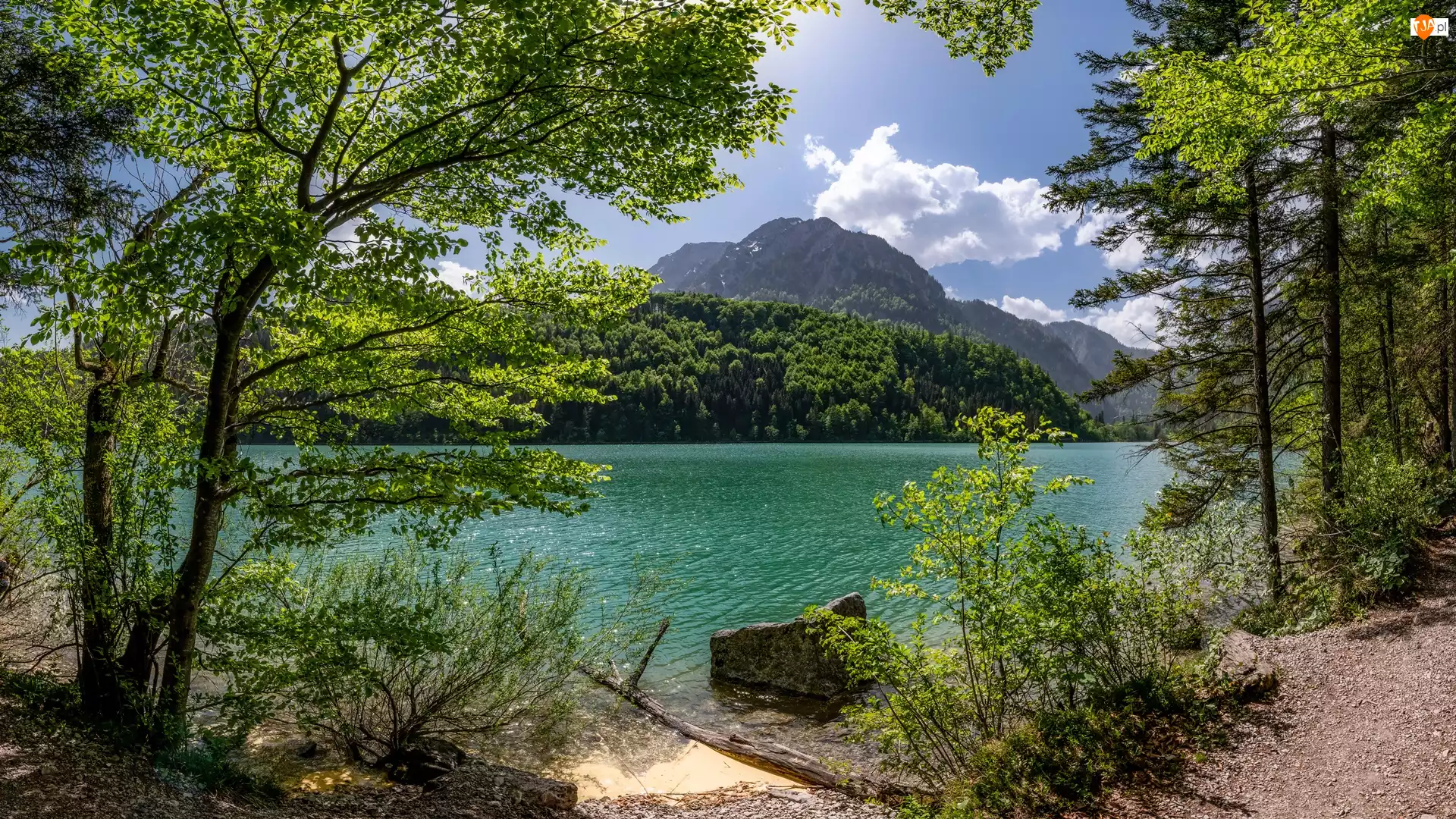 Styria, Austria, Jezioro Leopoldsteinersee, Chmury, Góry, Drzewa