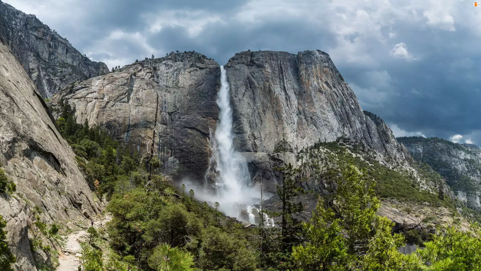 Park Narodowy Yosemite, Kalifornia, Wodospad, Chmury, Góry, Drzewa