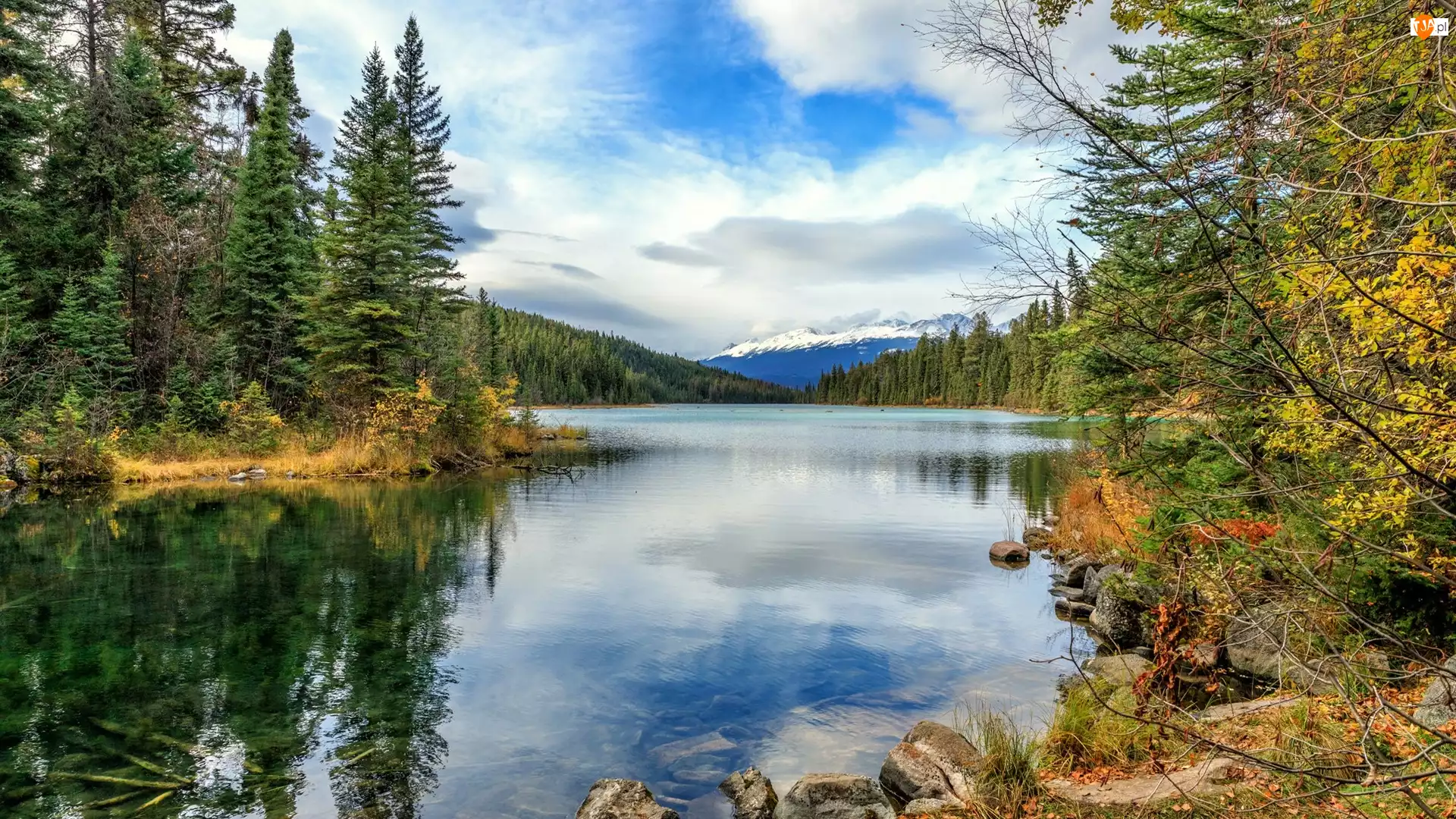 Góry, Jezioro, Kanada, Park Narodowy Jasper, Chmury, Las, Drzewa