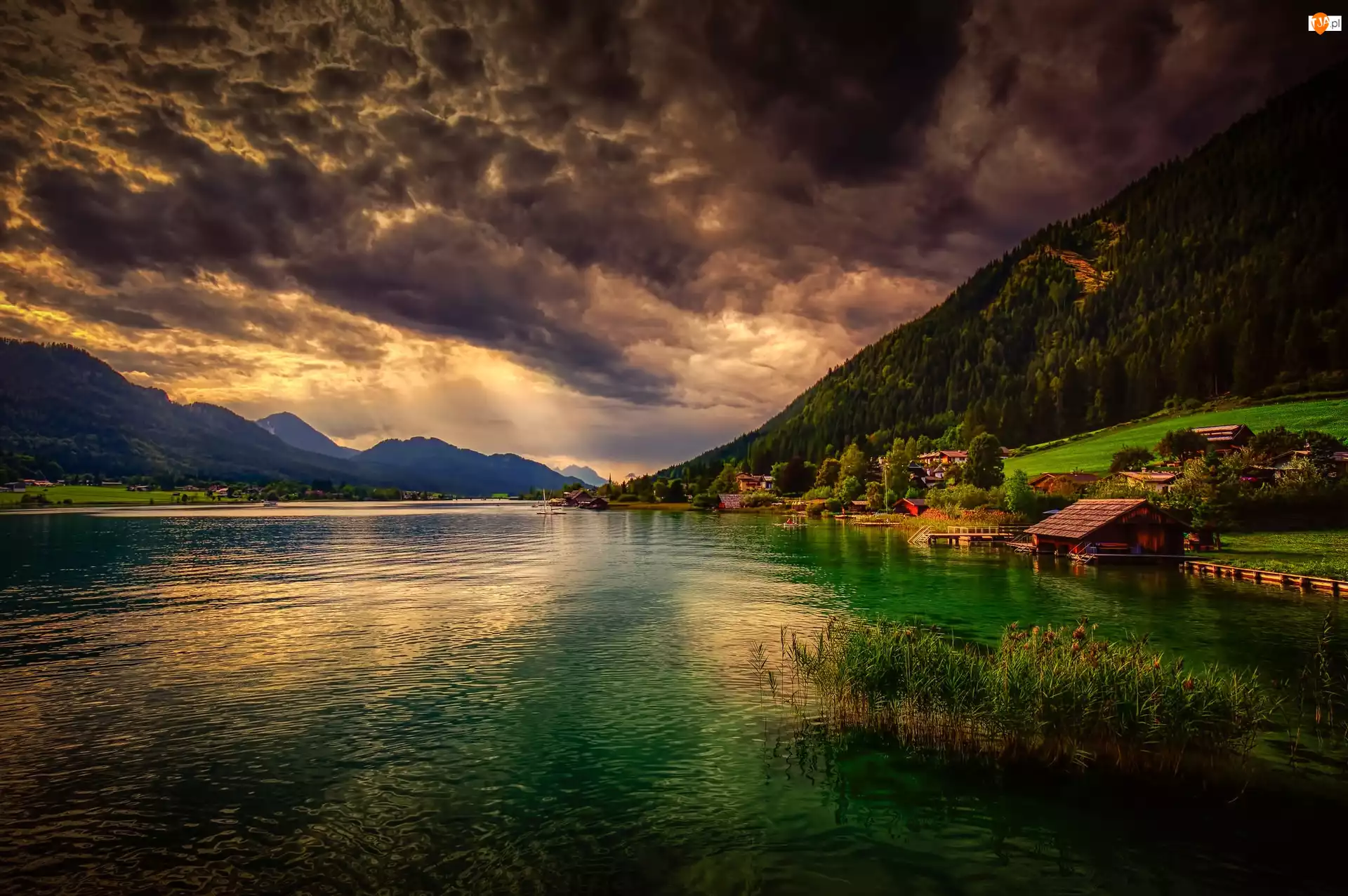 Góry Alpy Gailtalskie, Chmury, Karyntia, Austria, Jezioro Weissensee