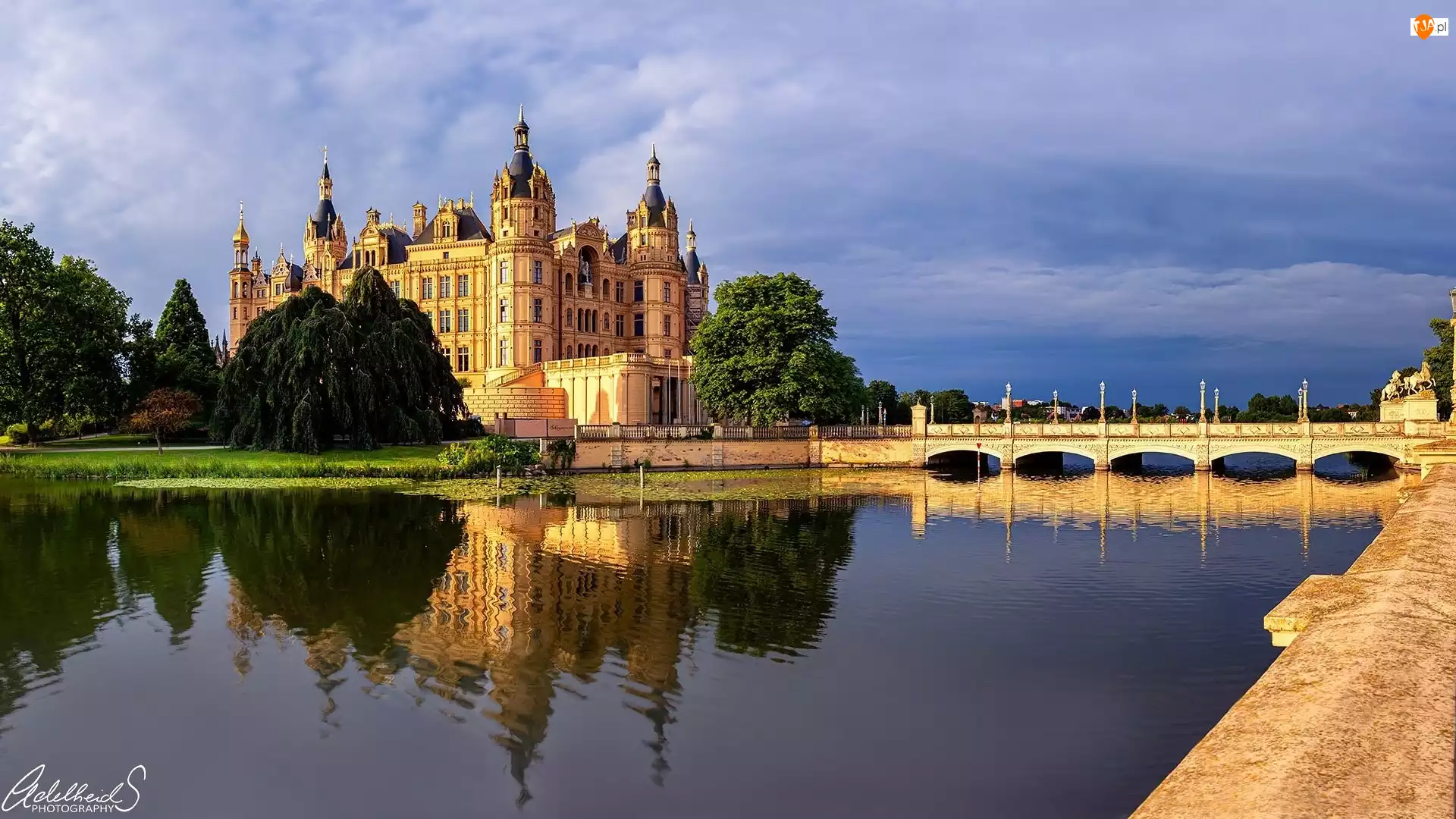 Rzeka, Zamek, Drzewa, Niemcy, Most, Schwerin