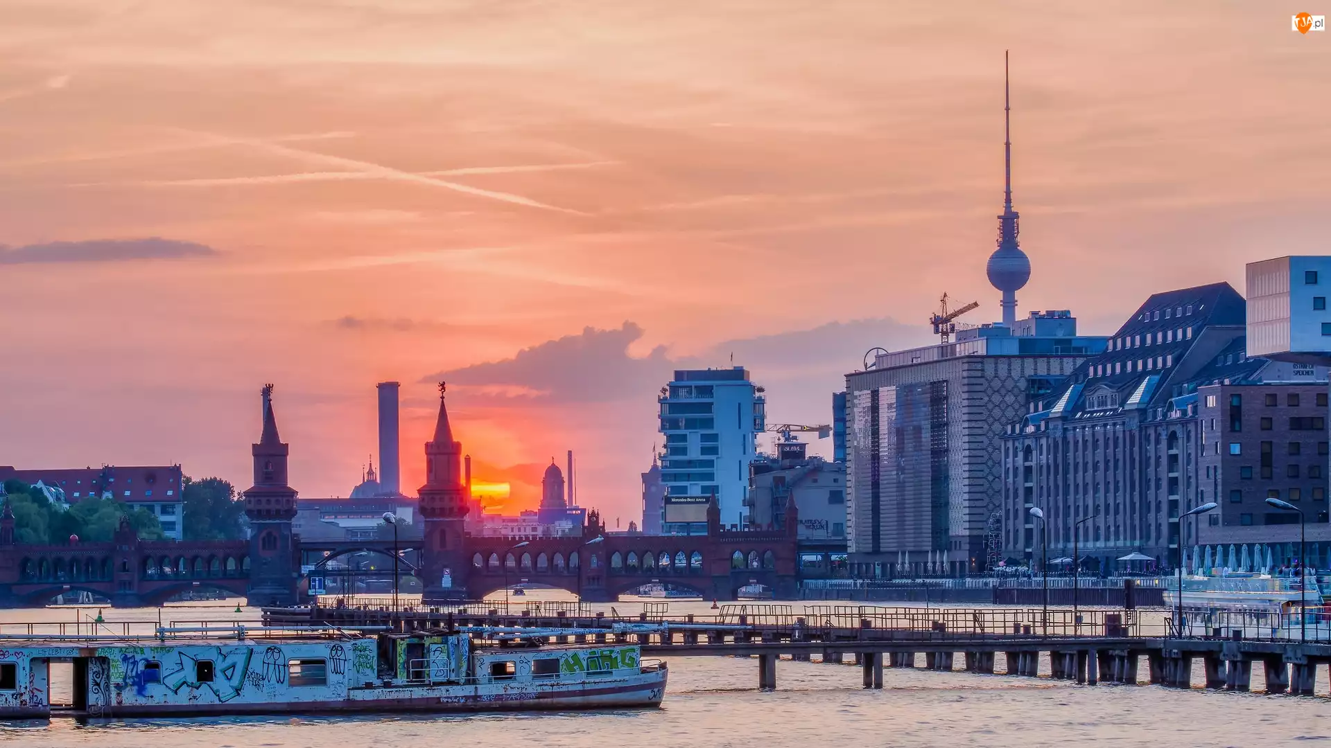 Domy, Berlin, Most Oberbaumbrucke, Rzeka Szprewa, Wieża telewizyjna