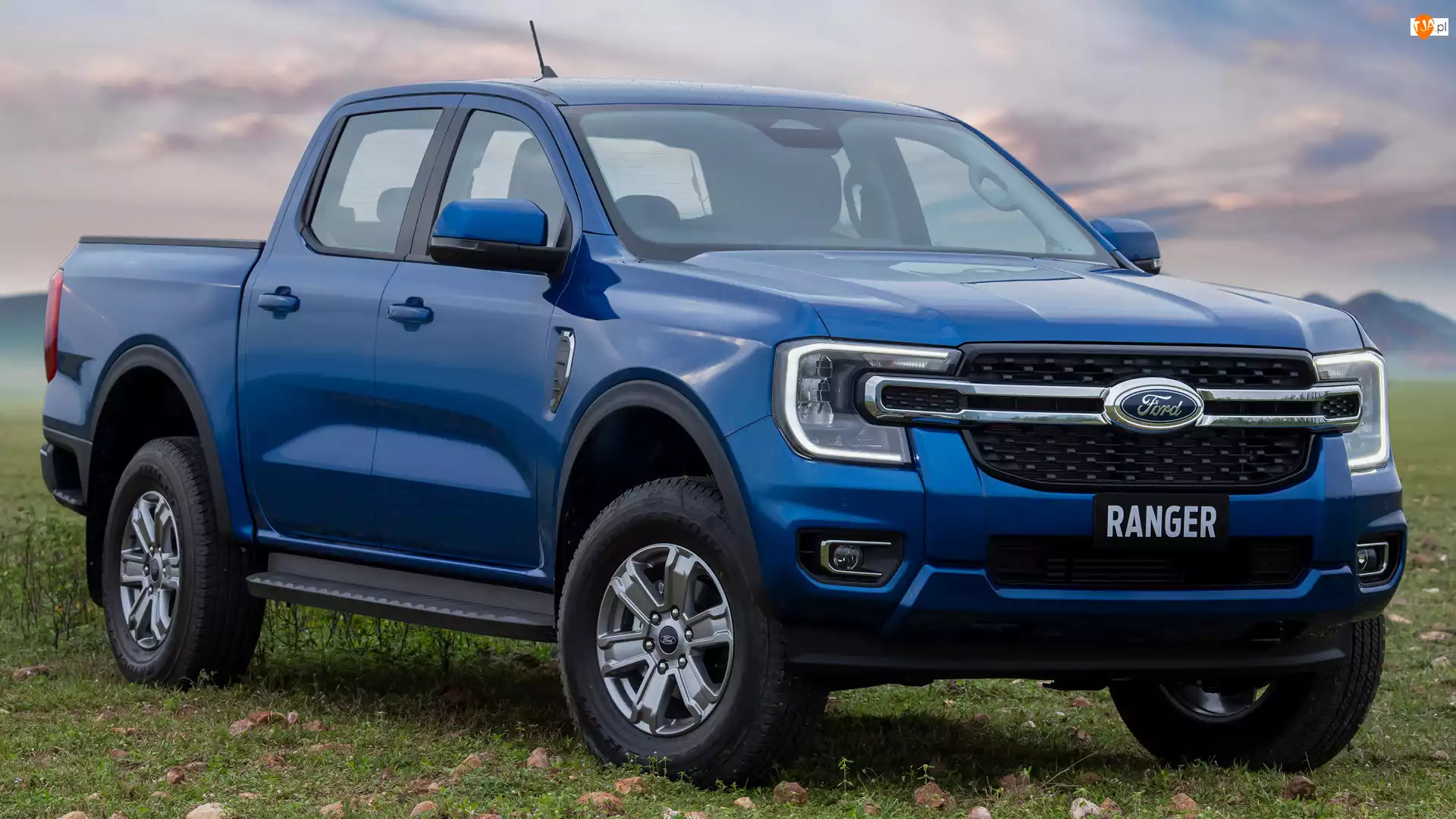 Ford Ranger Double Cab, Granatowy