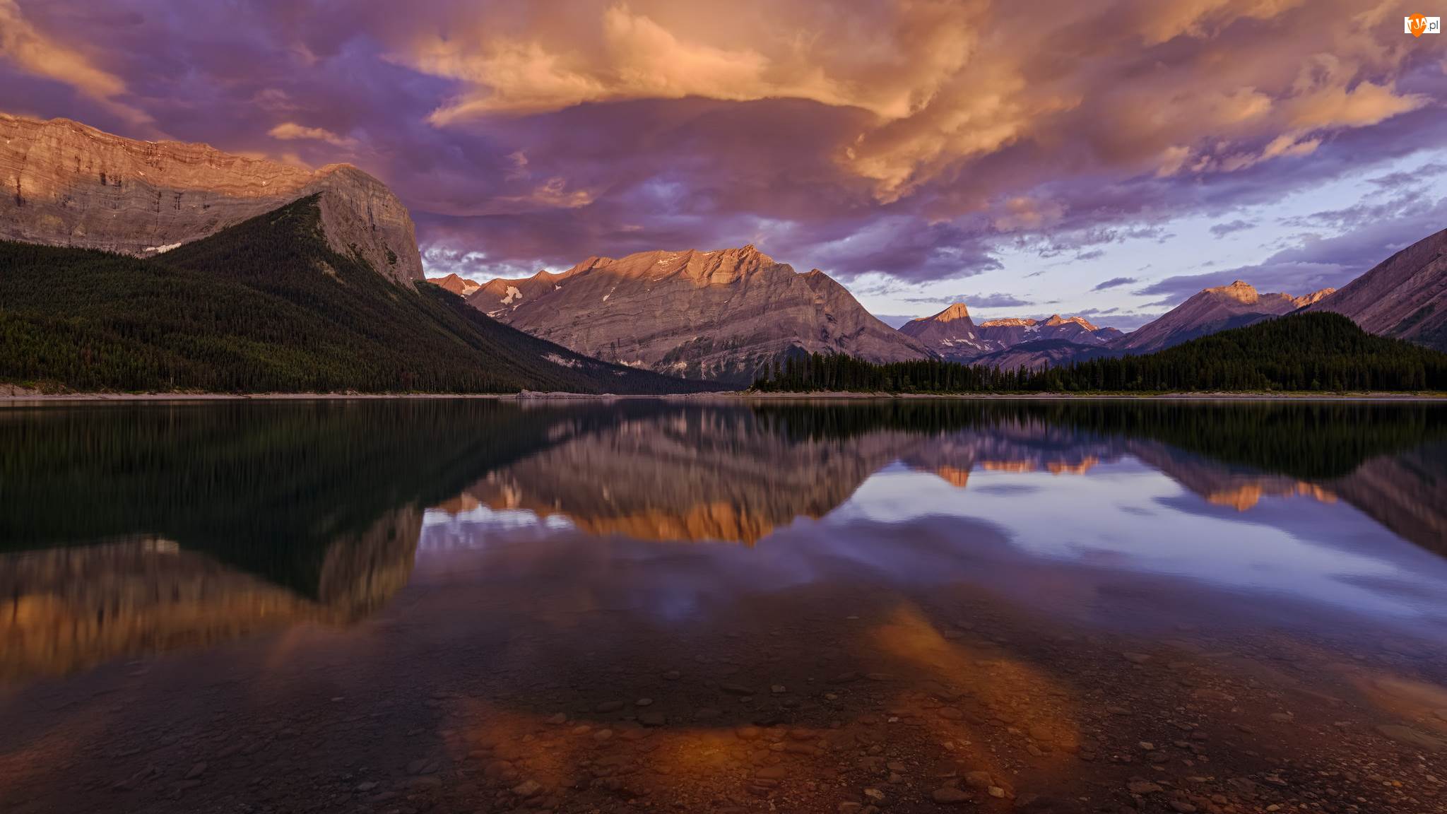 Odbicie, Jezioro, Drzewa, Prowincja Alberta, Upper Kananaskis Lake, Chmury, Kanada, Góry
