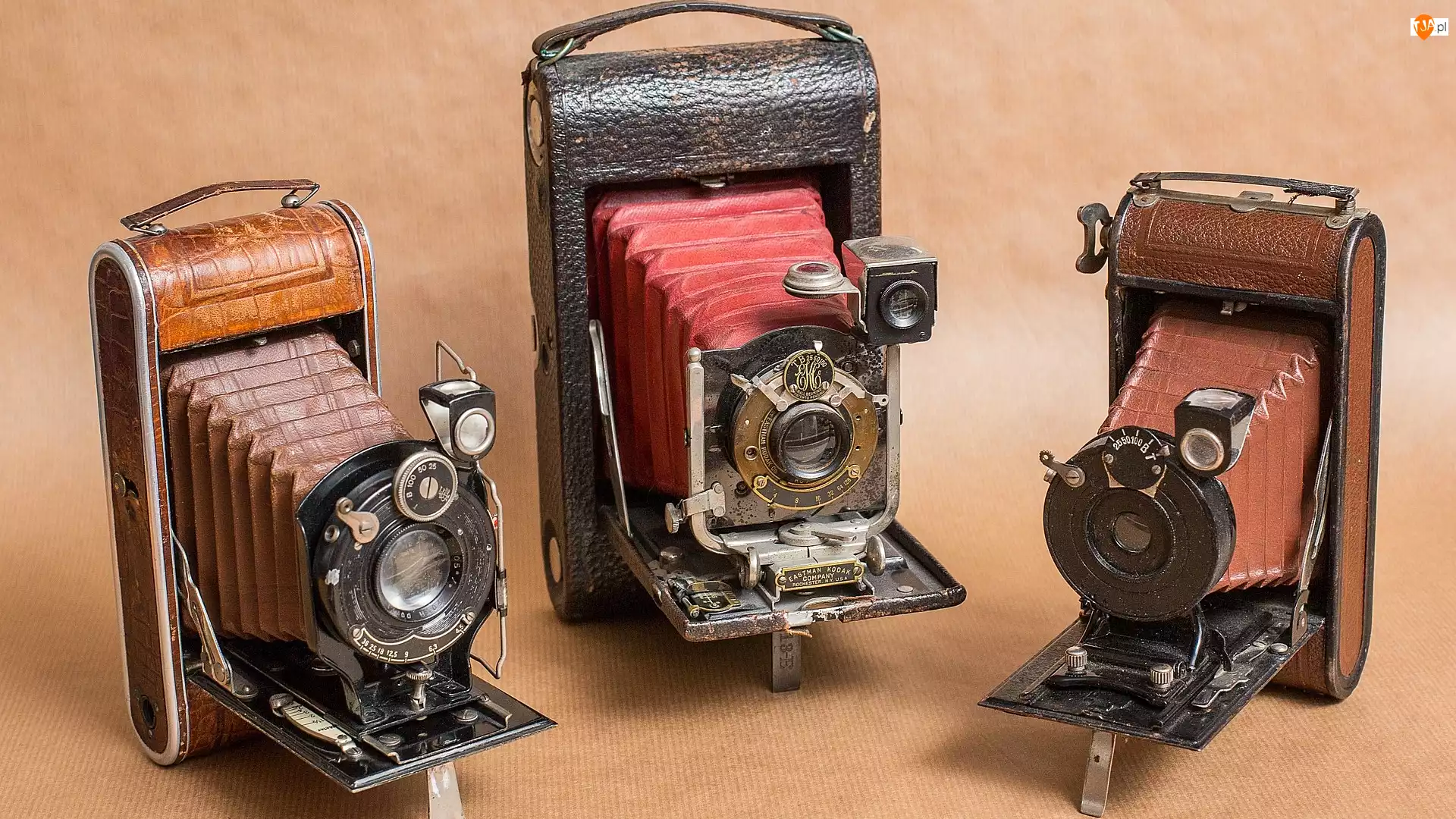 Antyki, Trzy, Aparaty fotograficzne, Eastman Kodak Company
