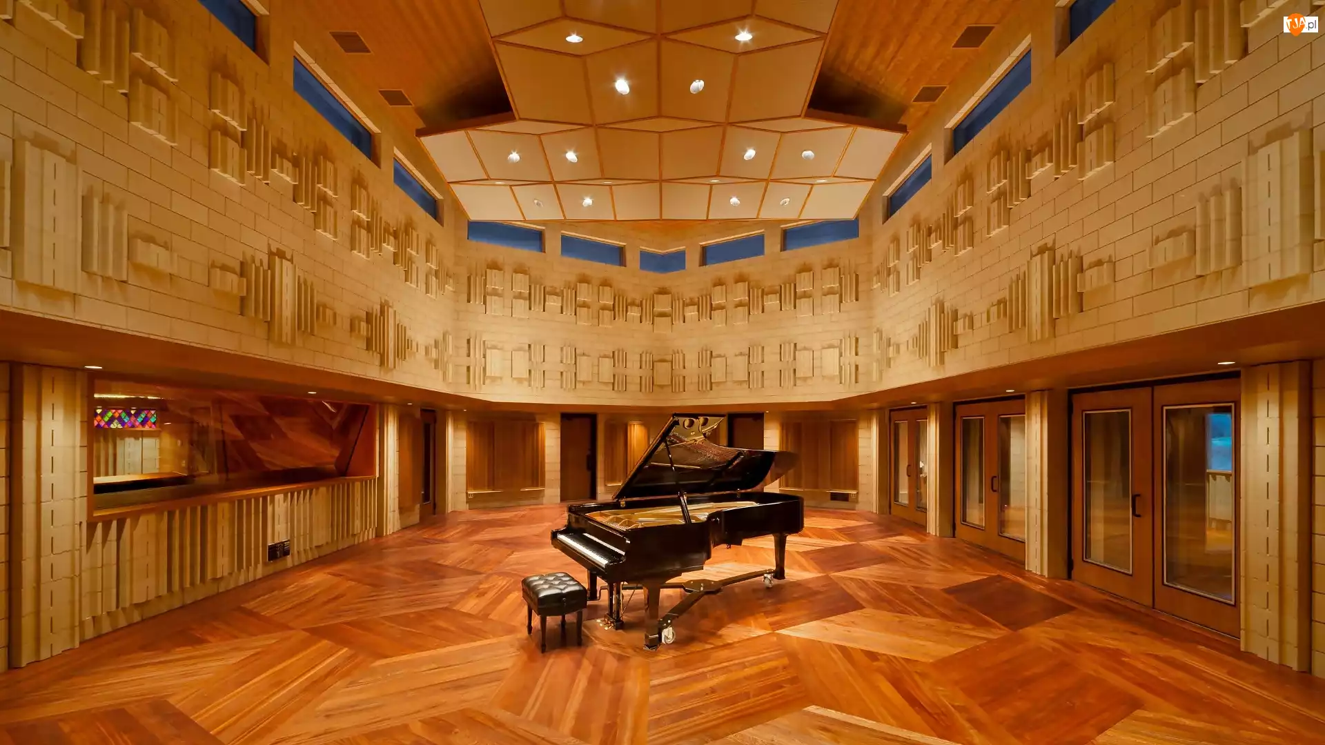Studio nagrań, Wnętrze, Fortepian
