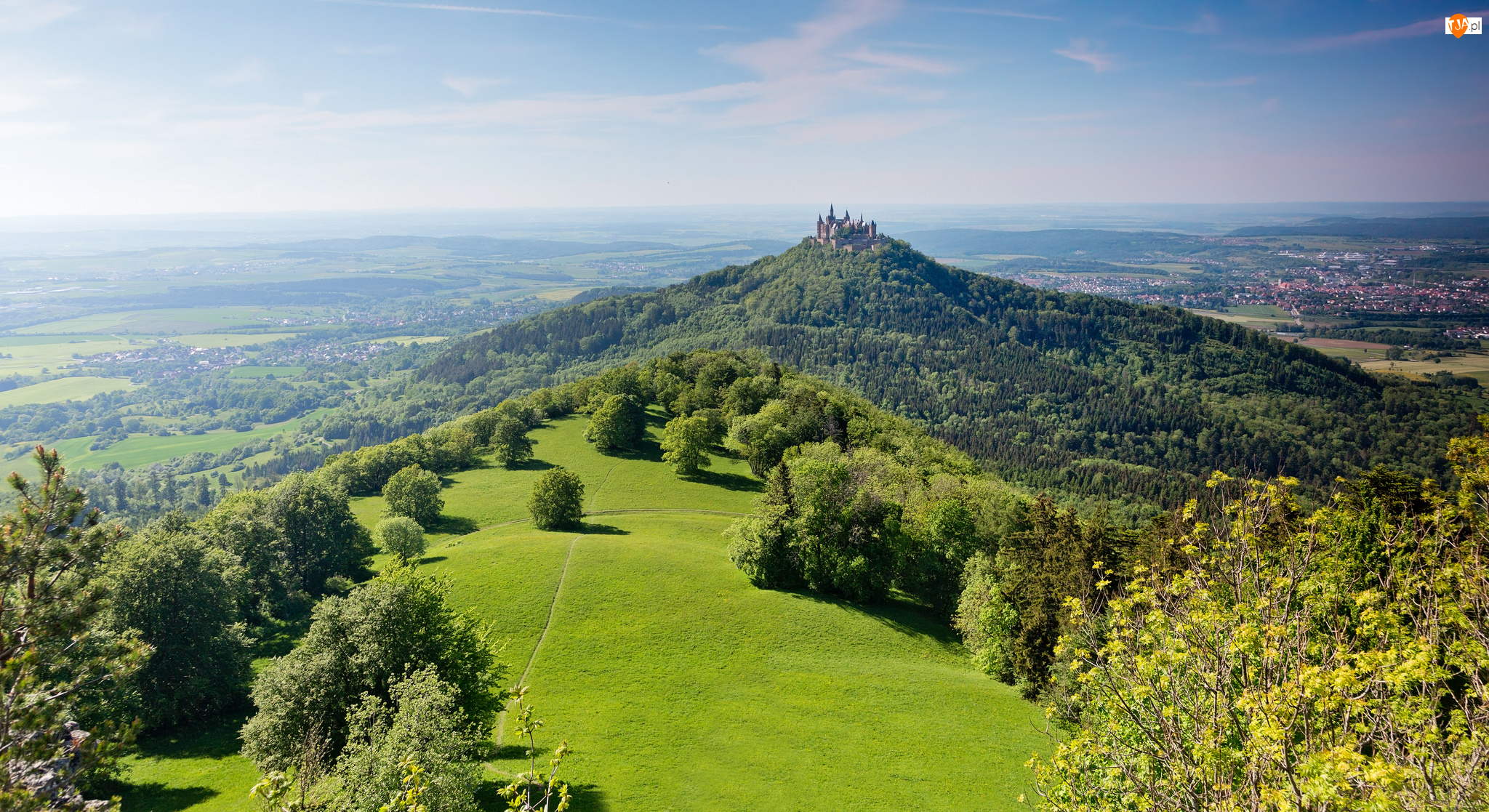 Jesień, Góra Hohenzollern, Niemcy, Chmury, Zamek Hohenzollern, Las, Wzgórze, Badenia-Wirtembergia