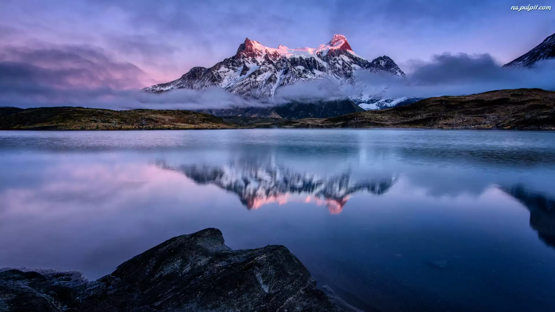 Patagonia, Chile, Jezioro PehoĂŠ, Masyw Torres del Paine, Park Narodowy Torres del Paine, Góry Cordillera del Paine