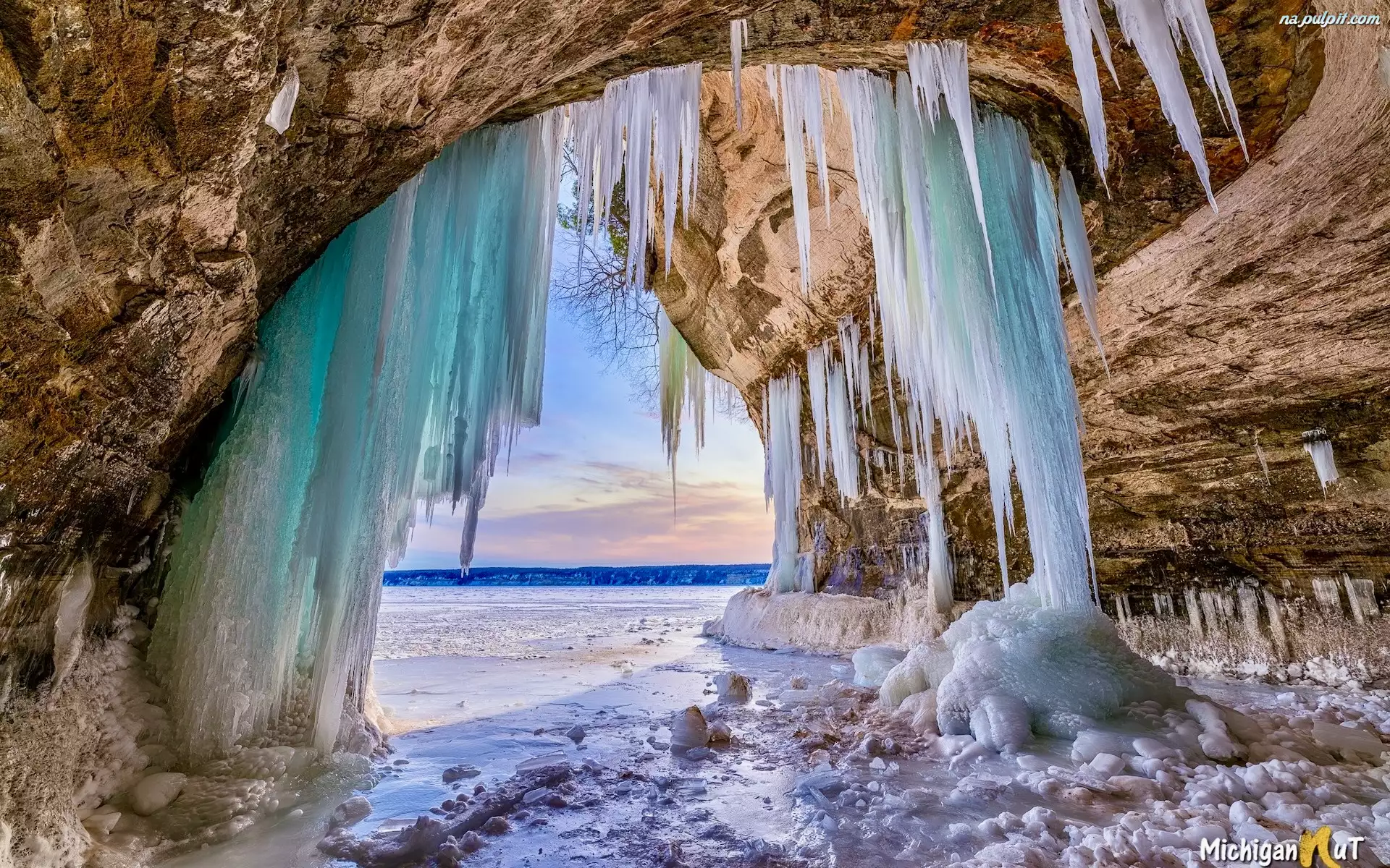 Michigan, Stany Zjednoczone, Jaskinia lodowa, Zima, Grand Island Ice Caves, Sople