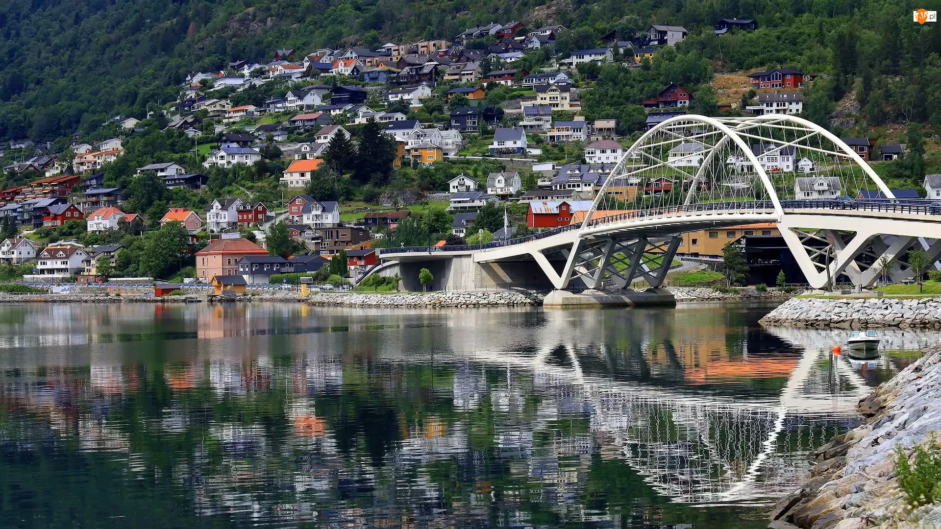 Odbicie, Góra, Rzeka, Gmina Sogndal, Domy, Sogndalselvi, Norwegia, Most Loftesnesbrui
