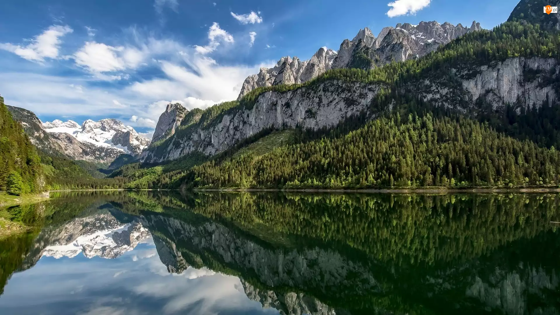 Jezioro Gosau, Vorderer Gosausee, Austria, Góry Dachstein, Odbicie, Chmury, Drzewa