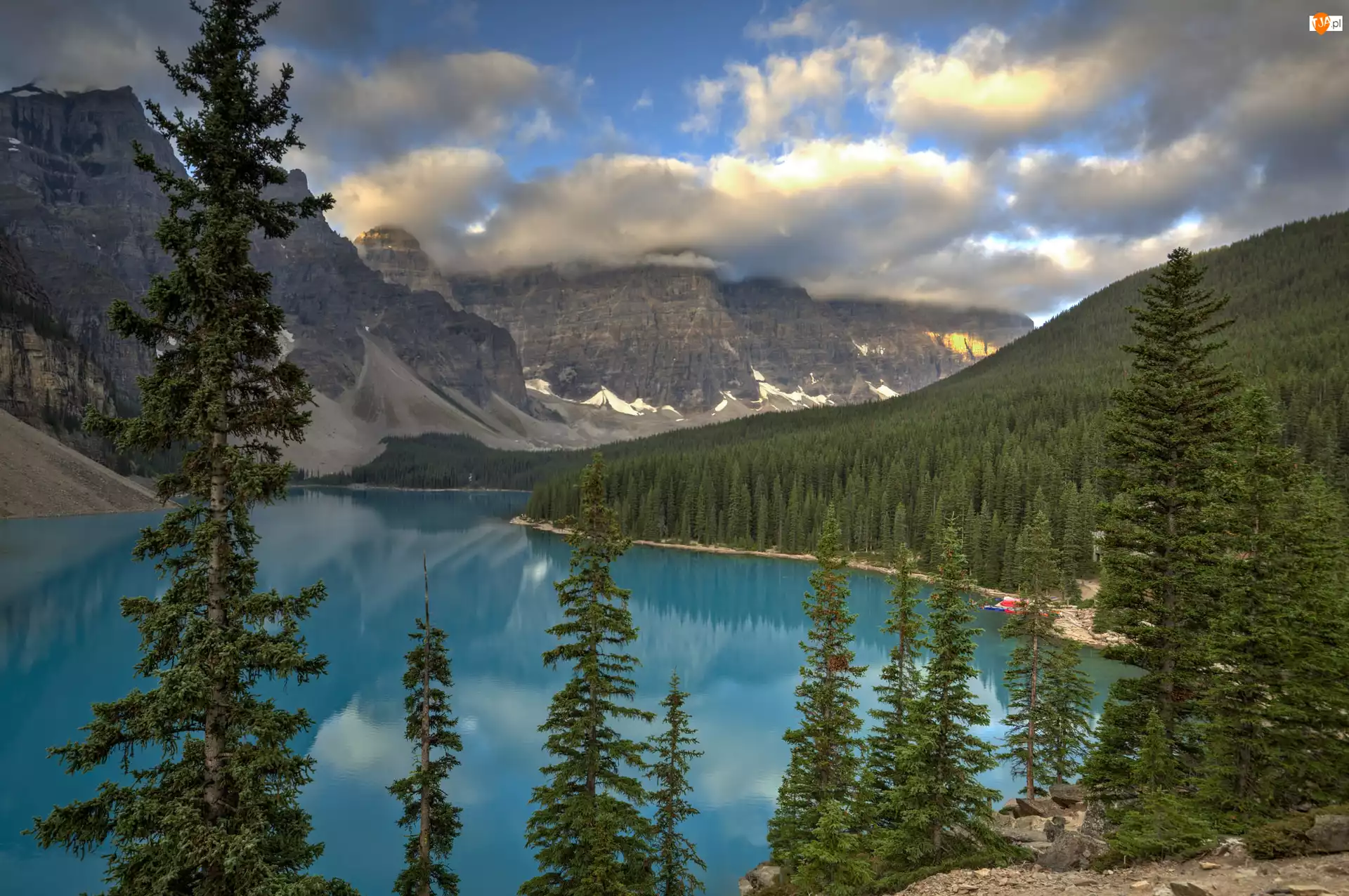 Drzewa, Kanada, Jezioro Moraine, Góry, Alberta, Las, Chmury, Park Narodowy Banff