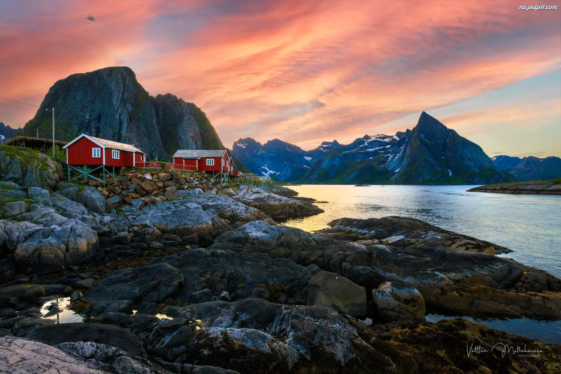 Góry, Lofoty, Morze Norweskie, Norwegia, Kamienie, Domki, Czerwone