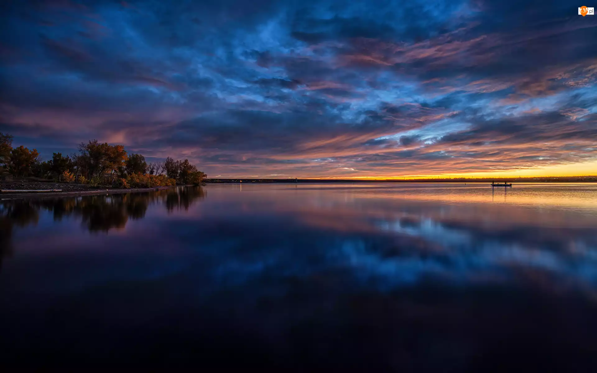 Chatfield Lake, Stany Zjednoczone, Chatfield State Park, Chmury, Stan Kolorado, Jezioro, Drzewa, Wschód słońca