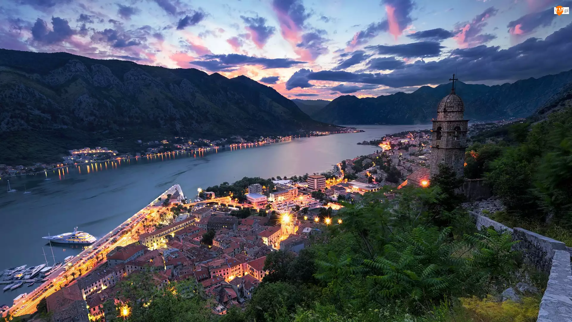 Stare Miasto, Kotor, Czarnogóra, Góry, Zatoka Kotorska, Światła, Domy